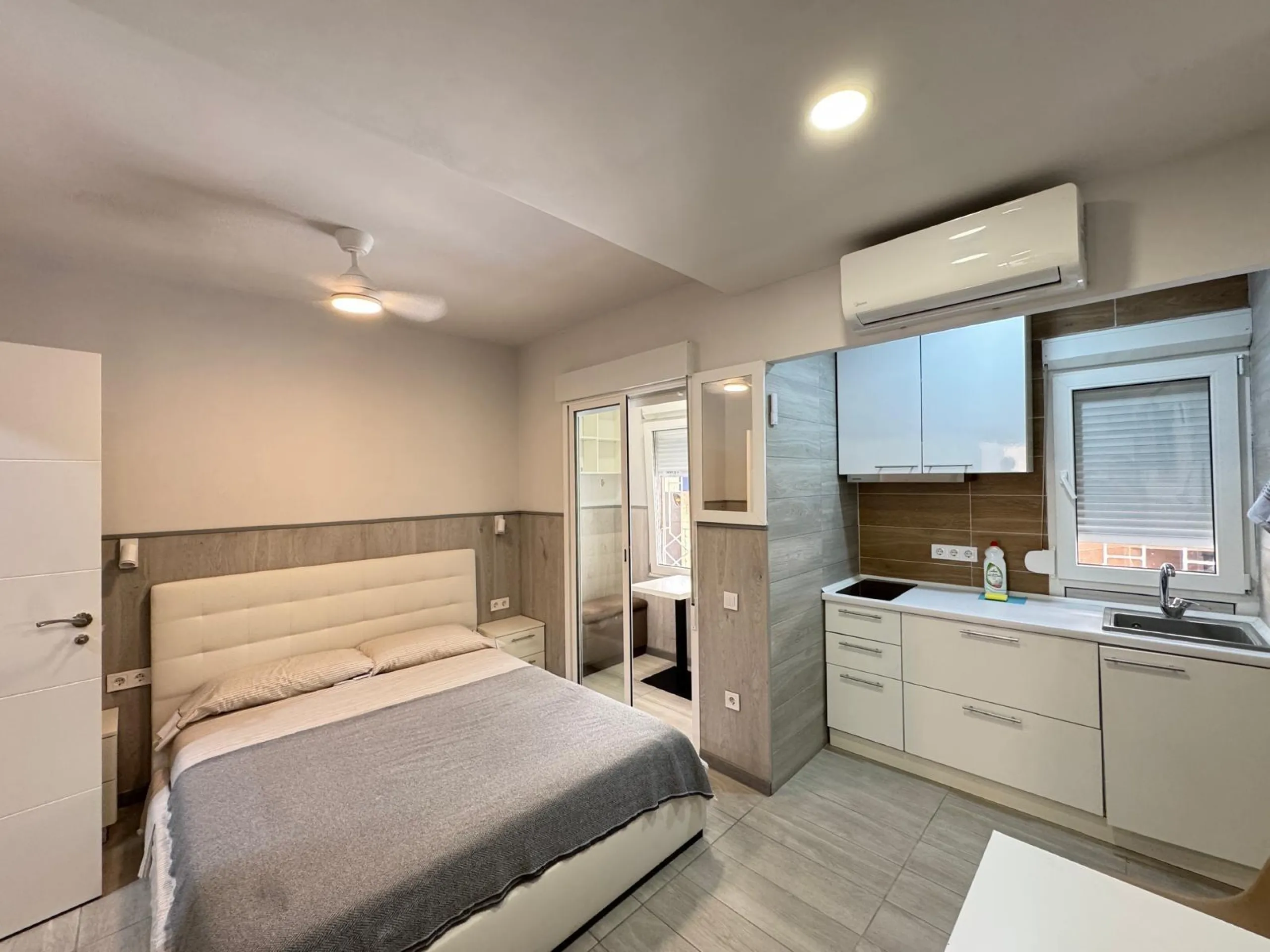 REFORMADO APARTAMENTO DE 2 DORM. 2 BAÑOS. 65 M2. A 350 METROS DE PLAYA DEL CURA. SEPARADO POR DOS ESTUDIOS PARA ALQUILAR