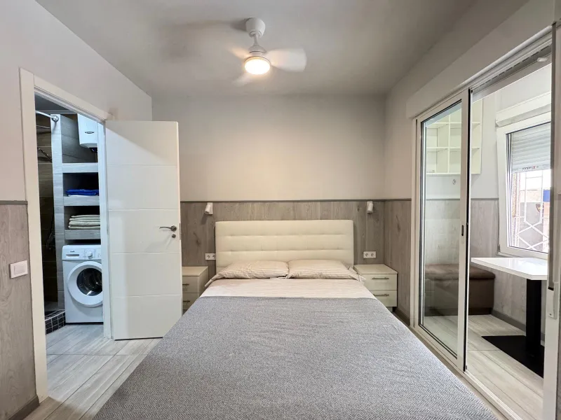REFORMADO APARTAMENTO DE 2 DORM. 2 BAÑOS. 65 M2. A 350 METROS DE PLAYA DEL CURA. SEPARADO POR DOS ESTUDIOS PARA ALQUILAR