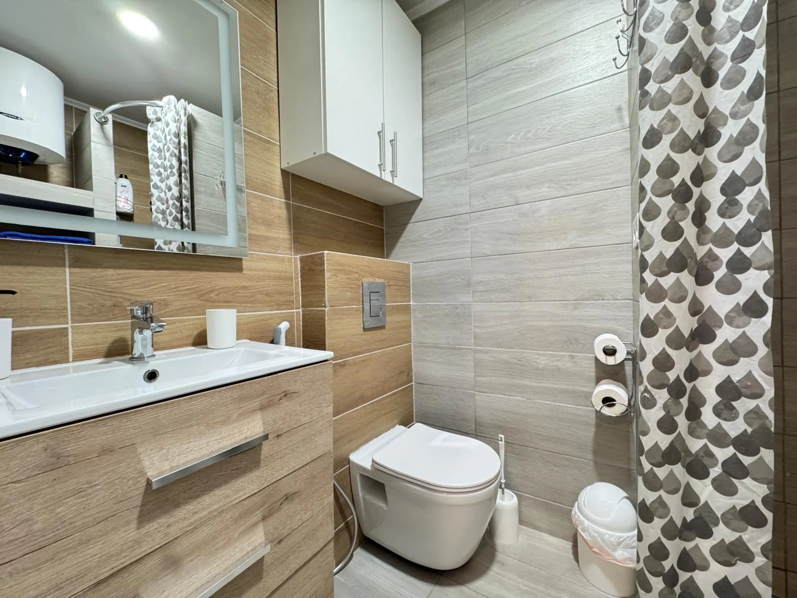 REFORMADO APARTAMENTO DE 2 DORM. 2 BAÑOS. 65 M2. A 350 METROS DE PLAYA DEL CURA. SEPARADO POR DOS ESTUDIOS PARA ALQUILAR