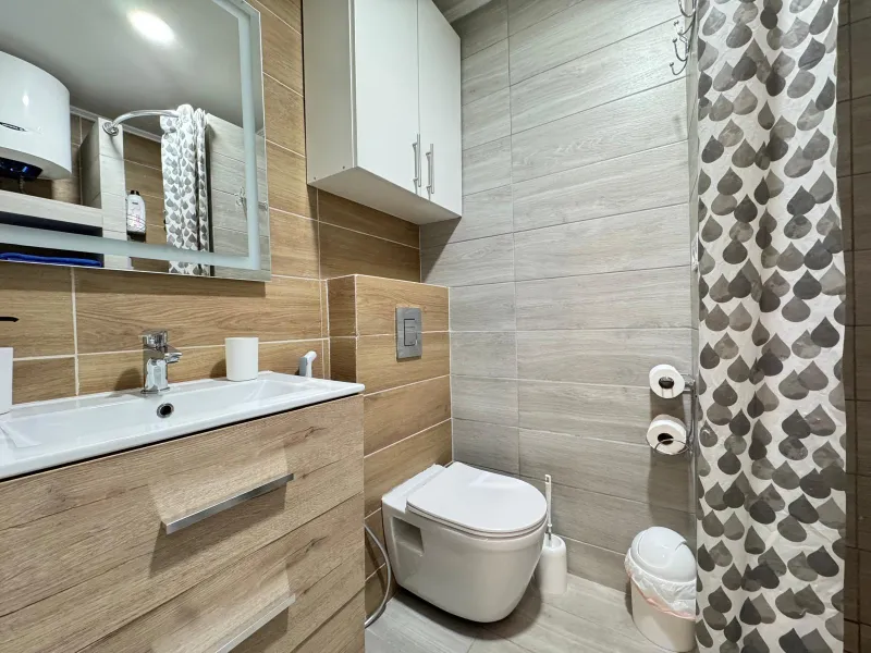 REFORMADO APARTAMENTO DE 2 DORM. 2 BAÑOS. 65 M2. A 350 METROS DE PLAYA DEL CURA. SEPARADO POR DOS ESTUDIOS PARA ALQUILAR