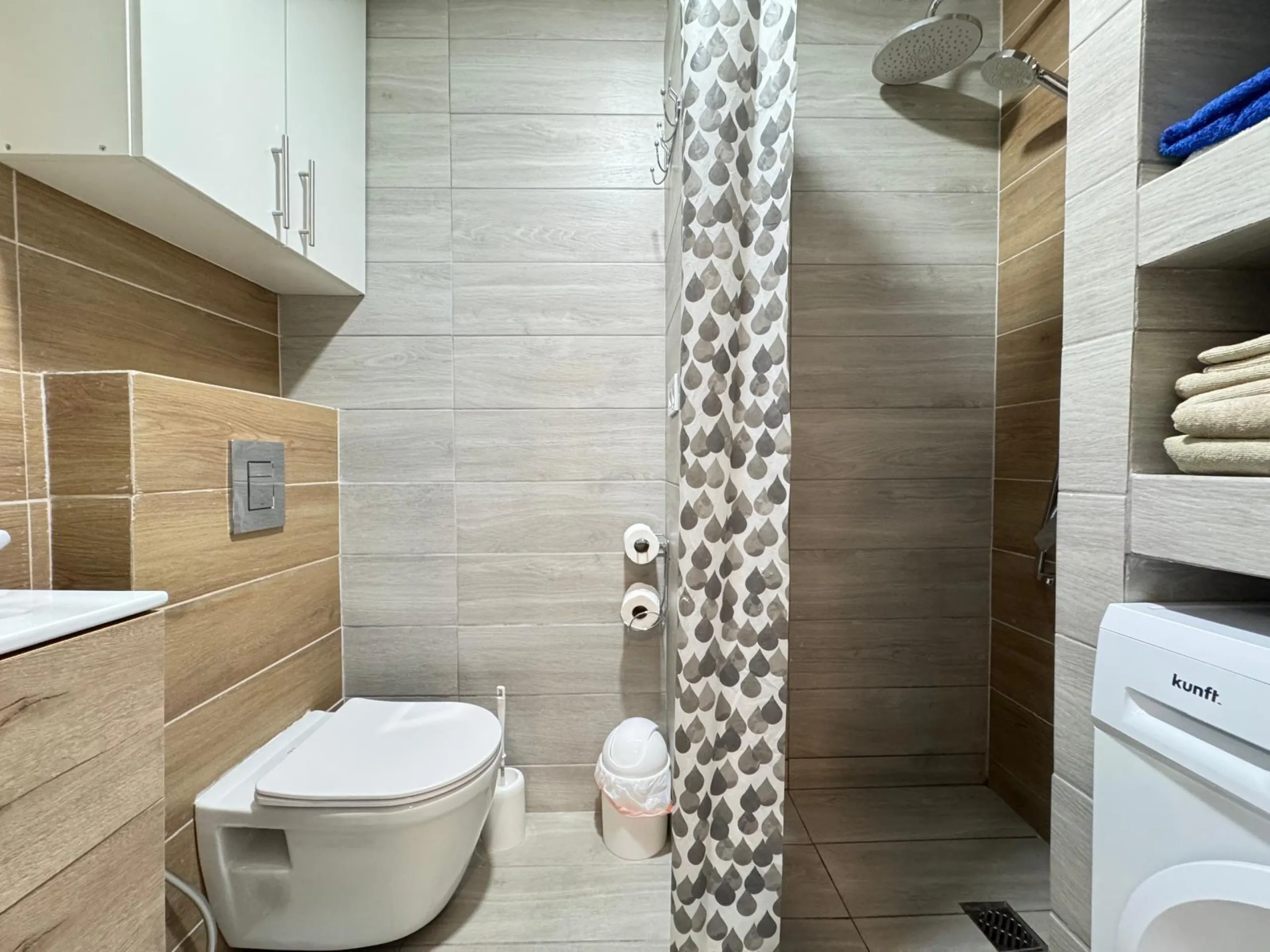 REFORMADO APARTAMENTO DE 2 DORM. 2 BAÑOS. 65 M2. A 350 METROS DE PLAYA DEL CURA. SEPARADO POR DOS ESTUDIOS PARA ALQUILAR
