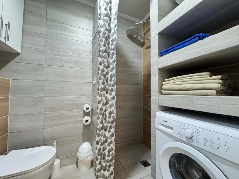 REFORMADO APARTAMENTO DE 2 DORM. 2 BAÑOS. 65 M2. A 350 METROS DE PLAYA DEL CURA. SEPARADO POR DOS ESTUDIOS PARA ALQUILAR