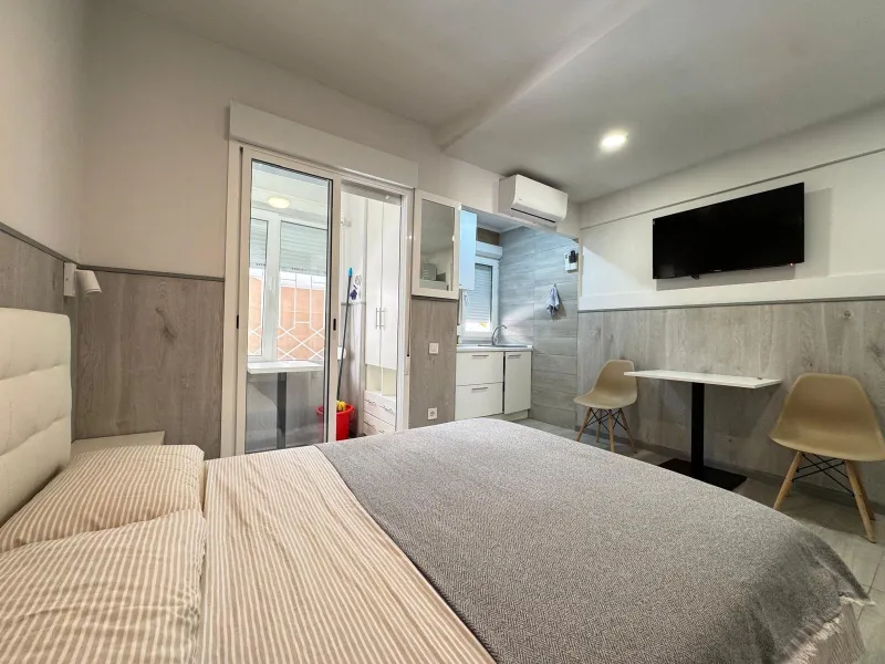 REFORMADO APARTAMENTO DE 2 DORM. 2 BAÑOS. 65 M2. A 350 METROS DE PLAYA DEL CURA. SEPARADO POR DOS ESTUDIOS PARA ALQUILAR
