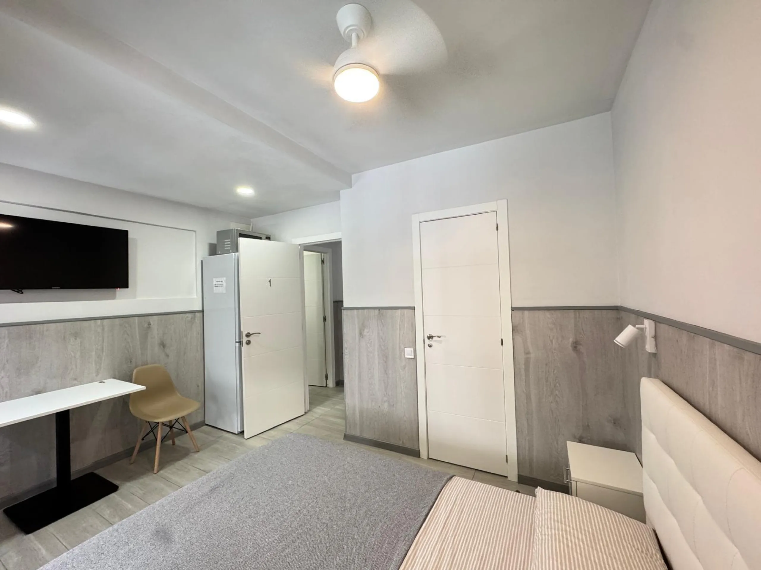 REFORMADO APARTAMENTO DE 2 DORM. 2 BAÑOS. 65 M2. A 350 METROS DE PLAYA DEL CURA. SEPARADO POR DOS ESTUDIOS PARA ALQUILAR