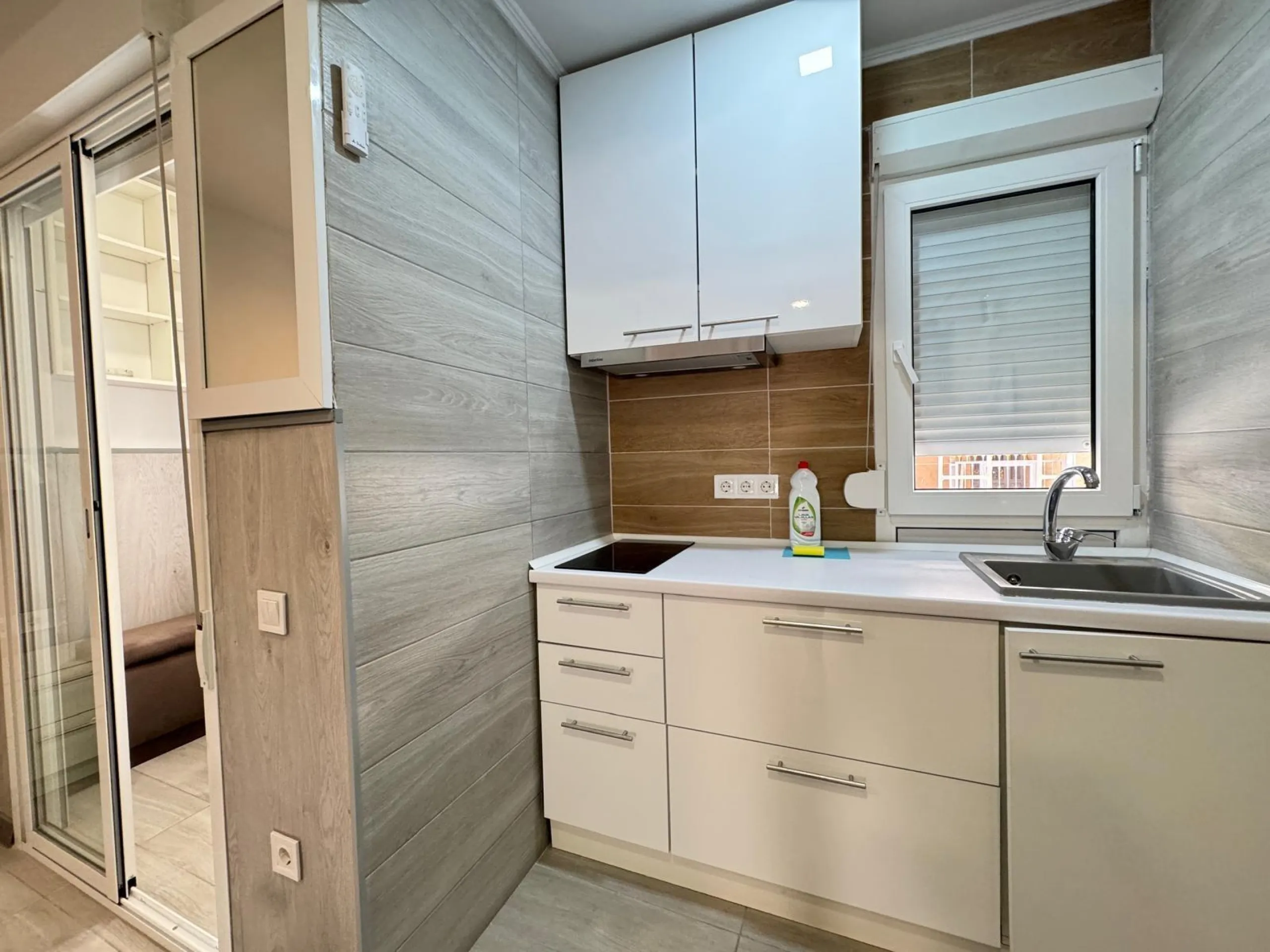 REFORMADO APARTAMENTO DE 2 DORM. 2 BAÑOS. 65 M2. A 350 METROS DE PLAYA DEL CURA. SEPARADO POR DOS ESTUDIOS PARA ALQUILAR