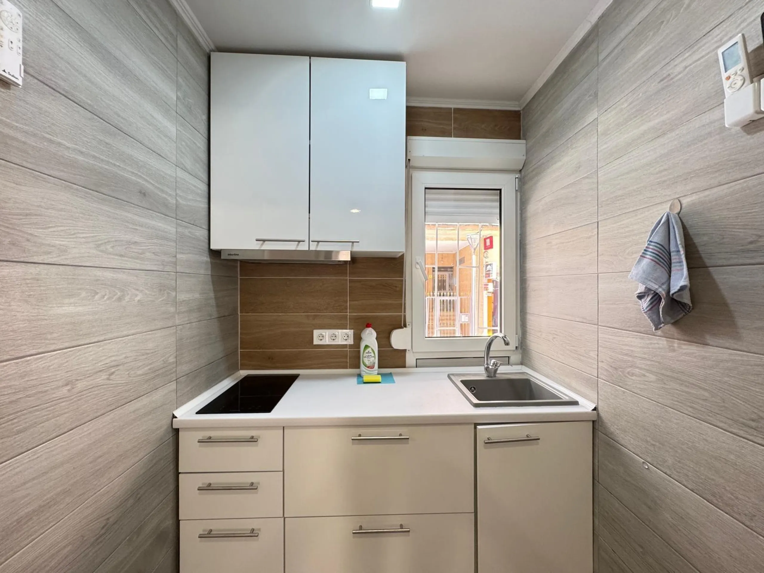 REFORMADO APARTAMENTO DE 2 DORM. 2 BAÑOS. 65 M2. A 350 METROS DE PLAYA DEL CURA. SEPARADO POR DOS ESTUDIOS PARA ALQUILAR