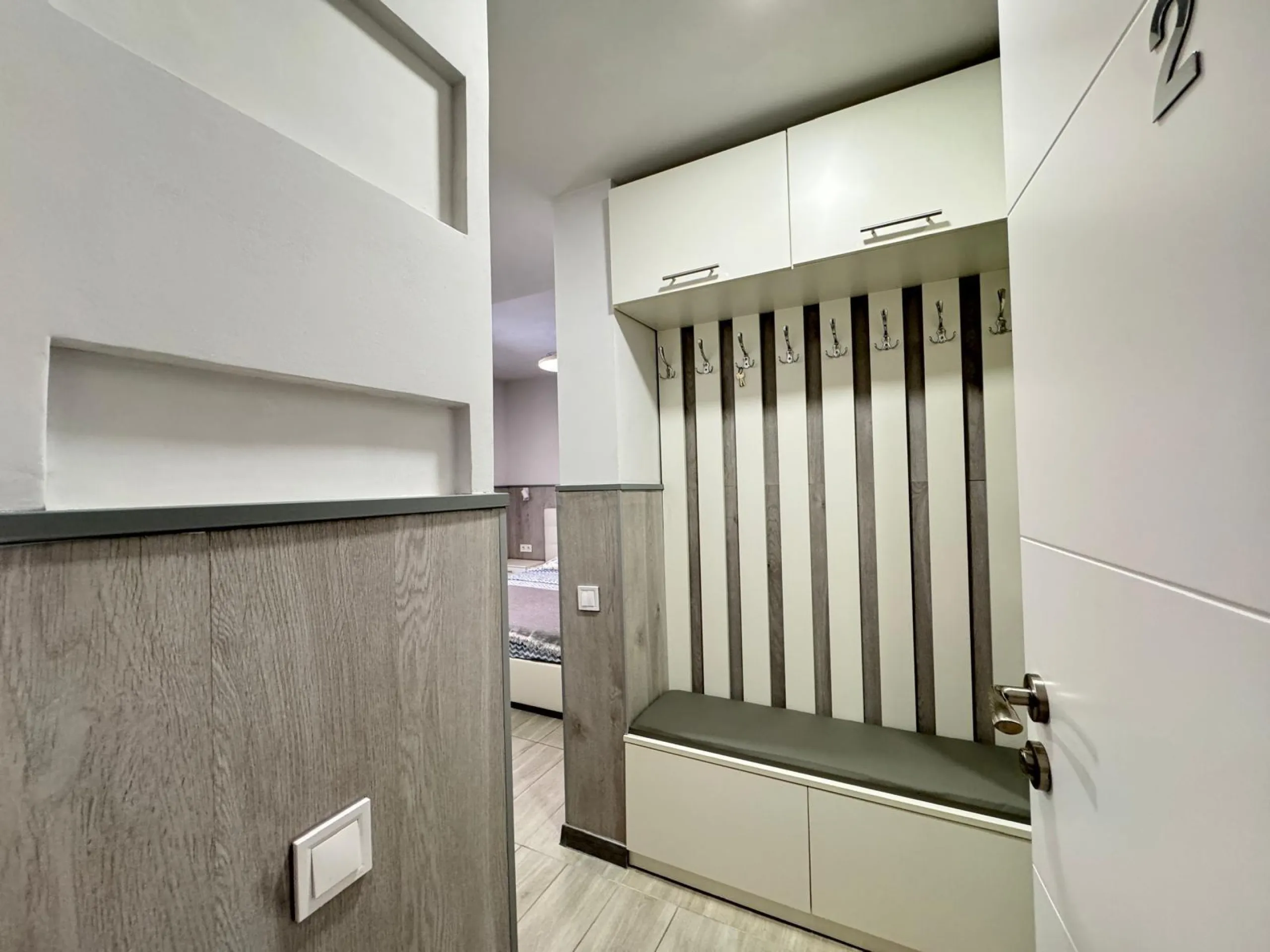 REFORMADO APARTAMENTO DE 2 DORM. 2 BAÑOS. 65 M2. A 350 METROS DE PLAYA DEL CURA. SEPARADO POR DOS ESTUDIOS PARA ALQUILAR