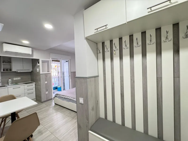 REFORMADO APARTAMENTO DE 2 DORM. 2 BAÑOS. 65 M2. A 350 METROS DE PLAYA DEL CURA. SEPARADO POR DOS ESTUDIOS PARA ALQUILAR