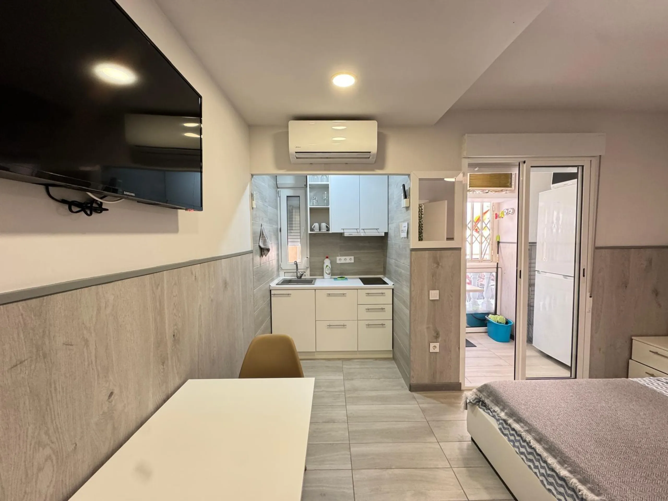 REFORMADO APARTAMENTO DE 2 DORM. 2 BAÑOS. 65 M2. A 350 METROS DE PLAYA DEL CURA. SEPARADO POR DOS ESTUDIOS PARA ALQUILAR