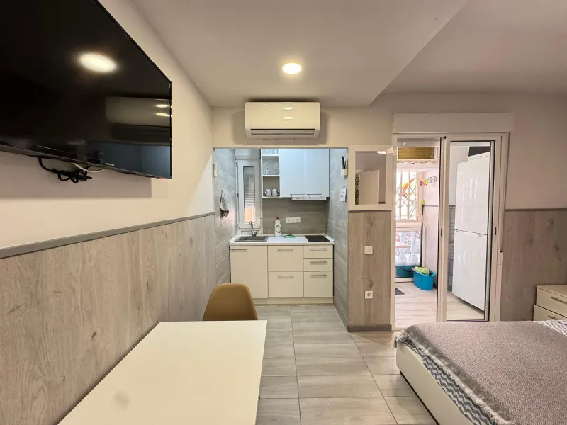 REFORMADO APARTAMENTO DE 2 DORM. 2 BAÑOS. 65 M2. A 350 METROS DE PLAYA DEL CURA. SEPARADO POR DOS ESTUDIOS PARA ALQUILAR