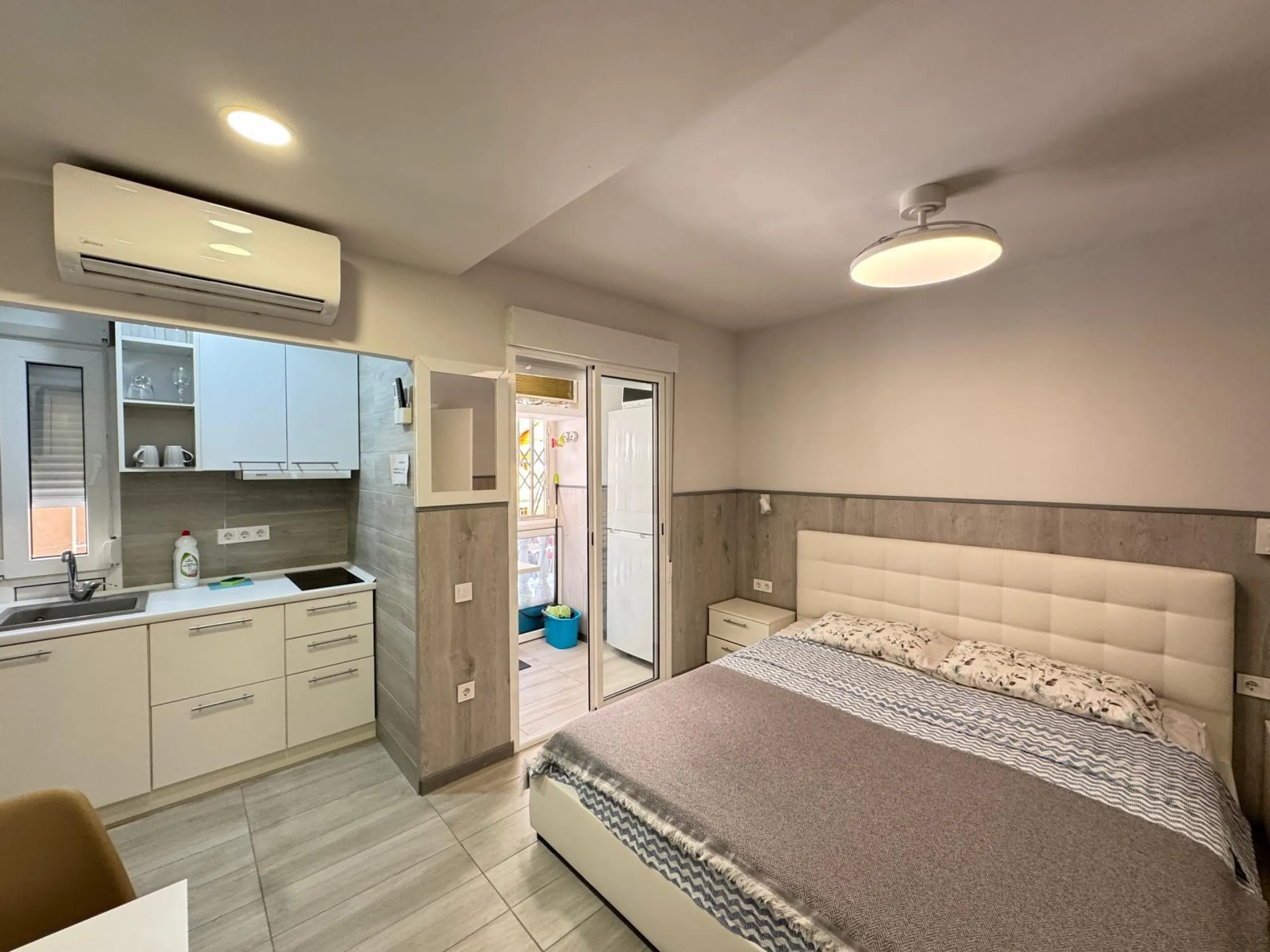 REFORMADO APARTAMENTO DE 2 DORM. 2 BAÑOS. 65 M2. A 350 METROS DE PLAYA DEL CURA. SEPARADO POR DOS ESTUDIOS PARA ALQUILAR