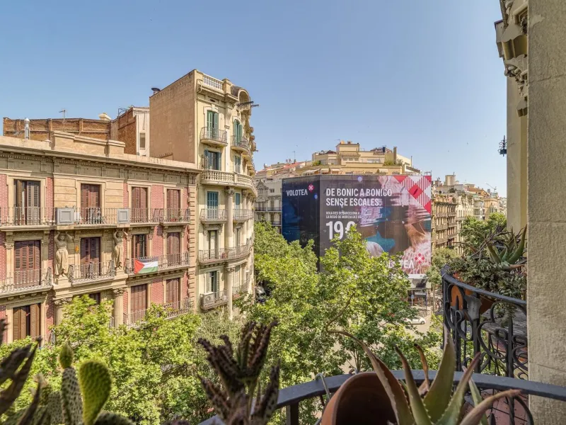 Charming Penthouse with Terrace in Eixample – Barcelona