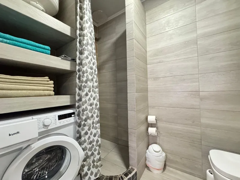 REFORMADO APARTAMENTO DE 2 DORM. 2 BAÑOS. 65 M2. A 350 METROS DE PLAYA DEL CURA. SEPARADO POR DOS ESTUDIOS PARA ALQUILAR