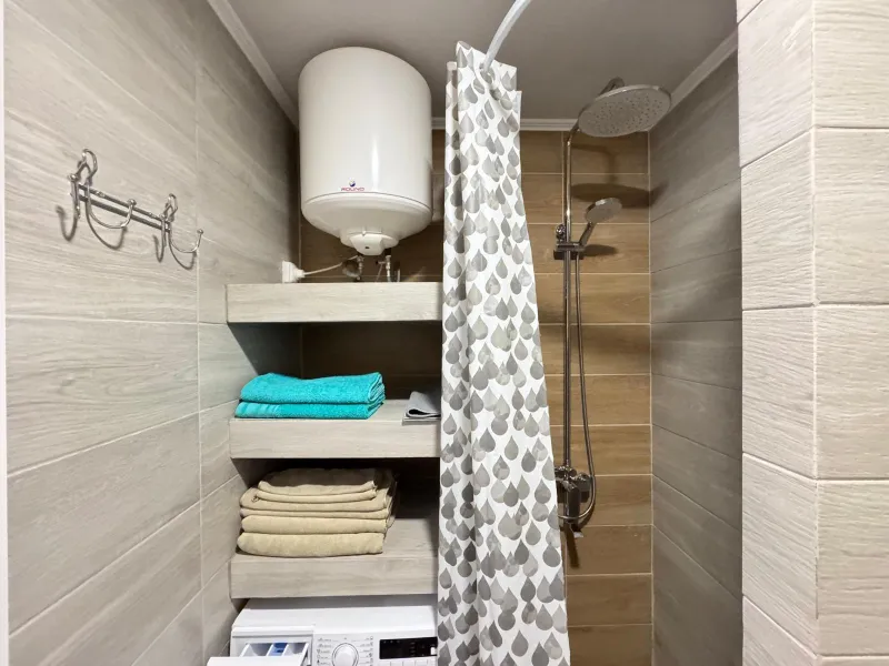REFORMADO APARTAMENTO DE 2 DORM. 2 BAÑOS. 65 M2. A 350 METROS DE PLAYA DEL CURA. SEPARADO POR DOS ESTUDIOS PARA ALQUILAR