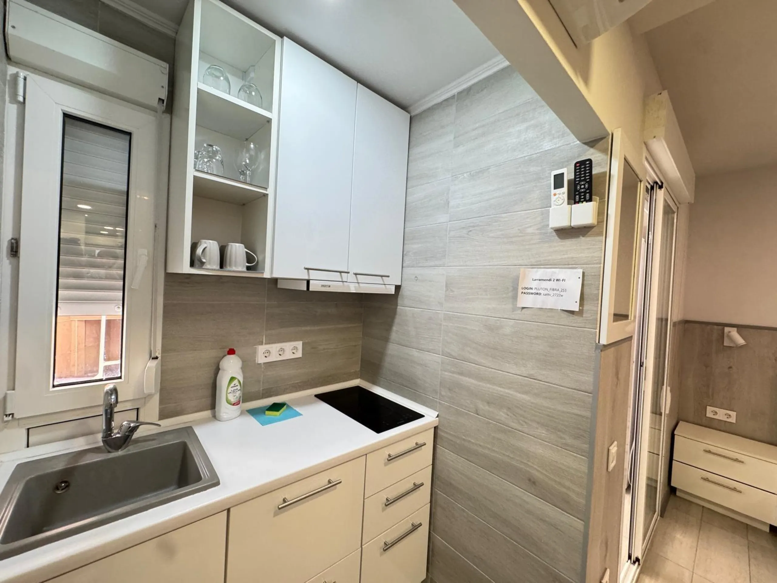 REFORMADO APARTAMENTO DE 2 DORM. 2 BAÑOS. 65 M2. A 350 METROS DE PLAYA DEL CURA. SEPARADO POR DOS ESTUDIOS PARA ALQUILAR