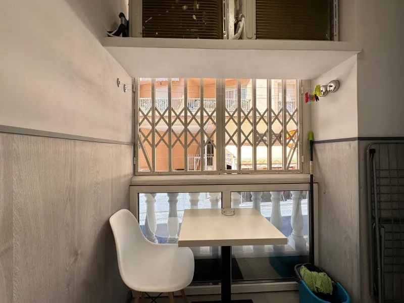 REFORMADO APARTAMENTO DE 2 DORM. 2 BAÑOS. 65 M2. A 350 METROS DE PLAYA DEL CURA. SEPARADO POR DOS ESTUDIOS PARA ALQUILAR