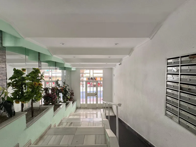REFORMADO APARTAMENTO DE 2 DORM. 2 BAÑOS. 65 M2. A 350 METROS DE PLAYA DEL CURA. SEPARADO POR DOS ESTUDIOS PARA ALQUILAR