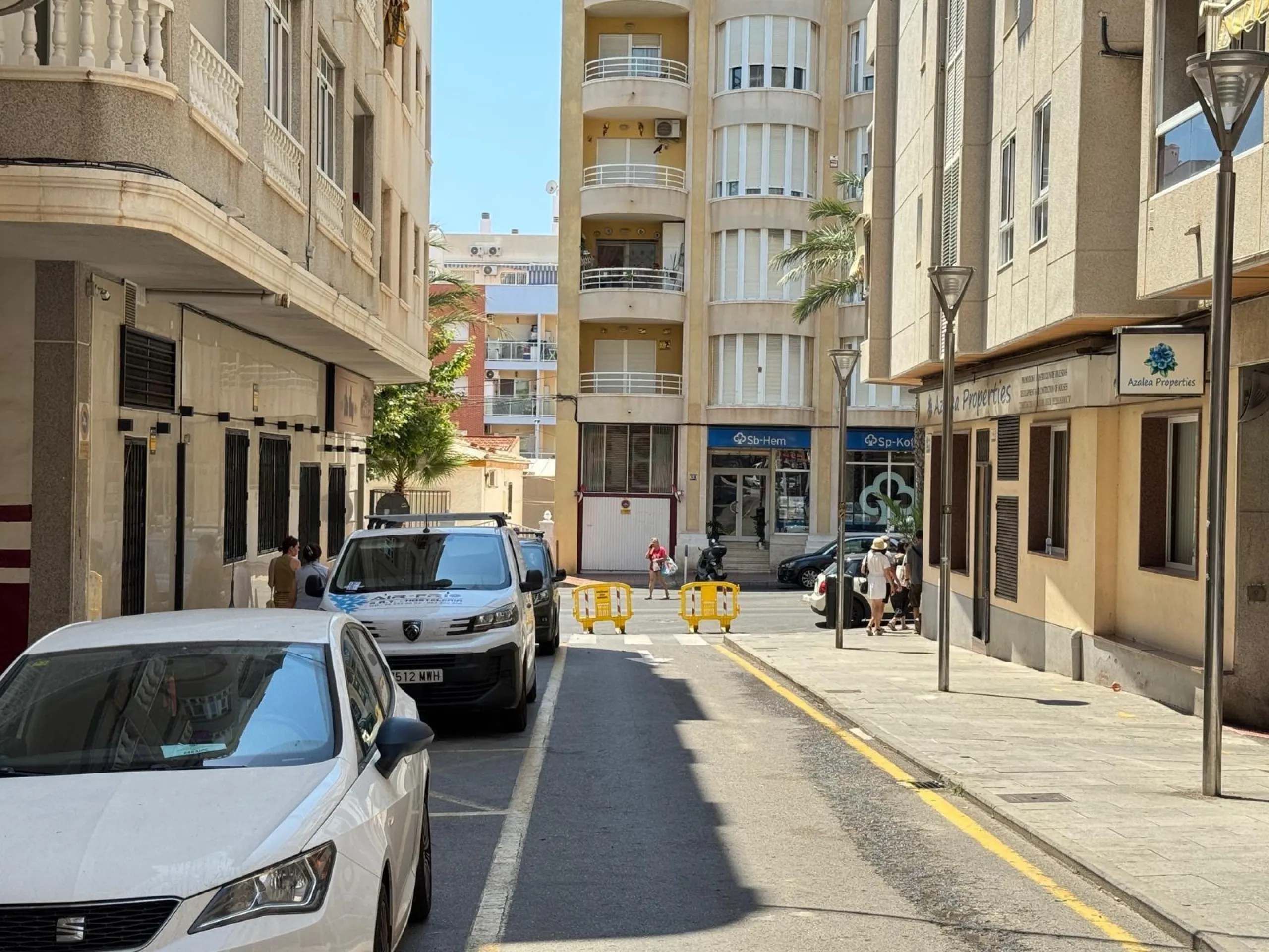 REFORMADO APARTAMENTO DE 2 DORM. 2 BAÑOS. 65 M2. A 350 METROS DE PLAYA DEL CURA. SEPARADO POR DOS ESTUDIOS PARA ALQUILAR