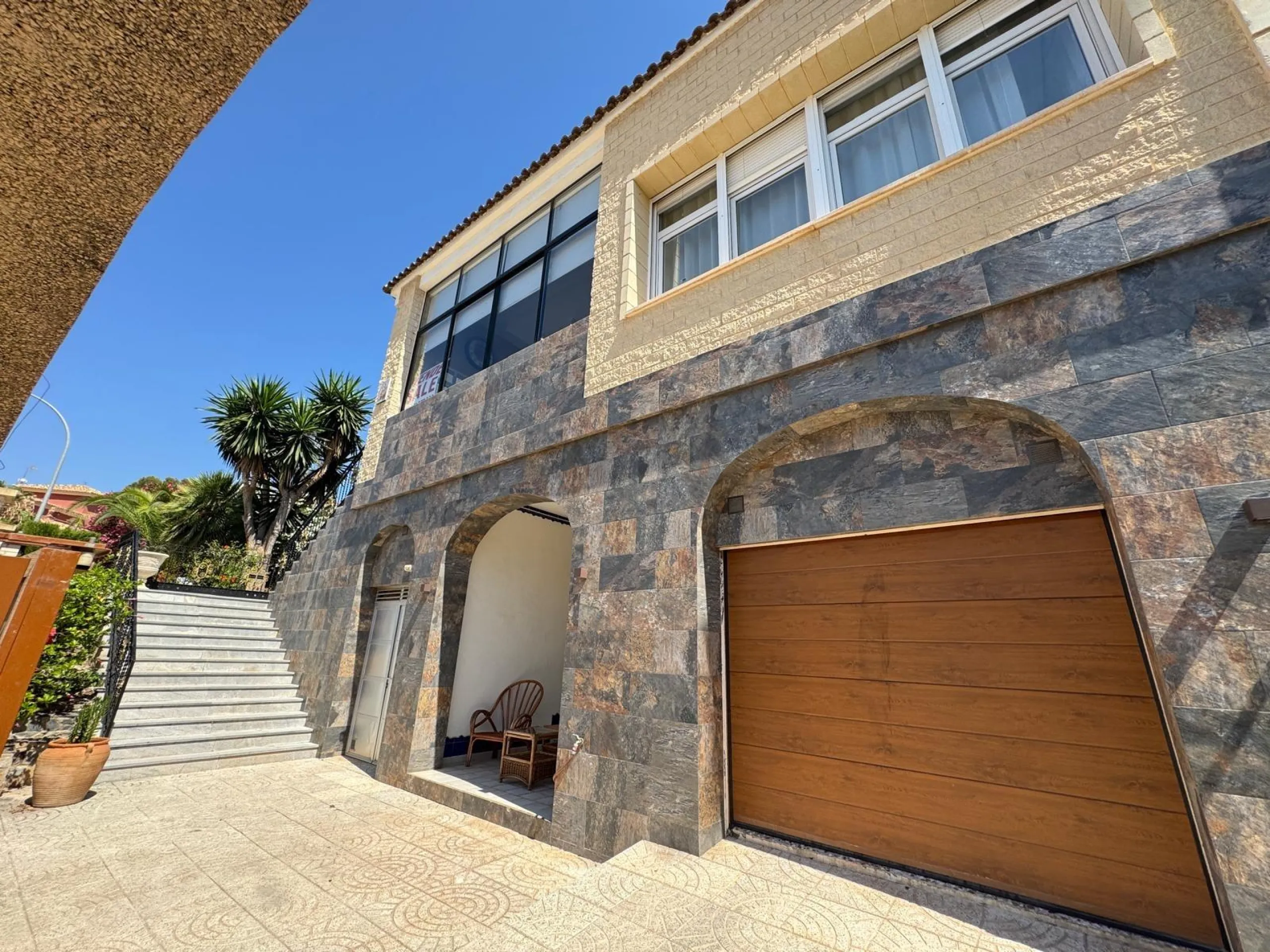 VILLA DE LIJO EN CAMPOAMOR CON 639 M2 DE CASA. PARCELA 800 M2. PISCINA PROPIA. 5 DORM. 4 BAÑOS. PLAYA A 650 METROS.