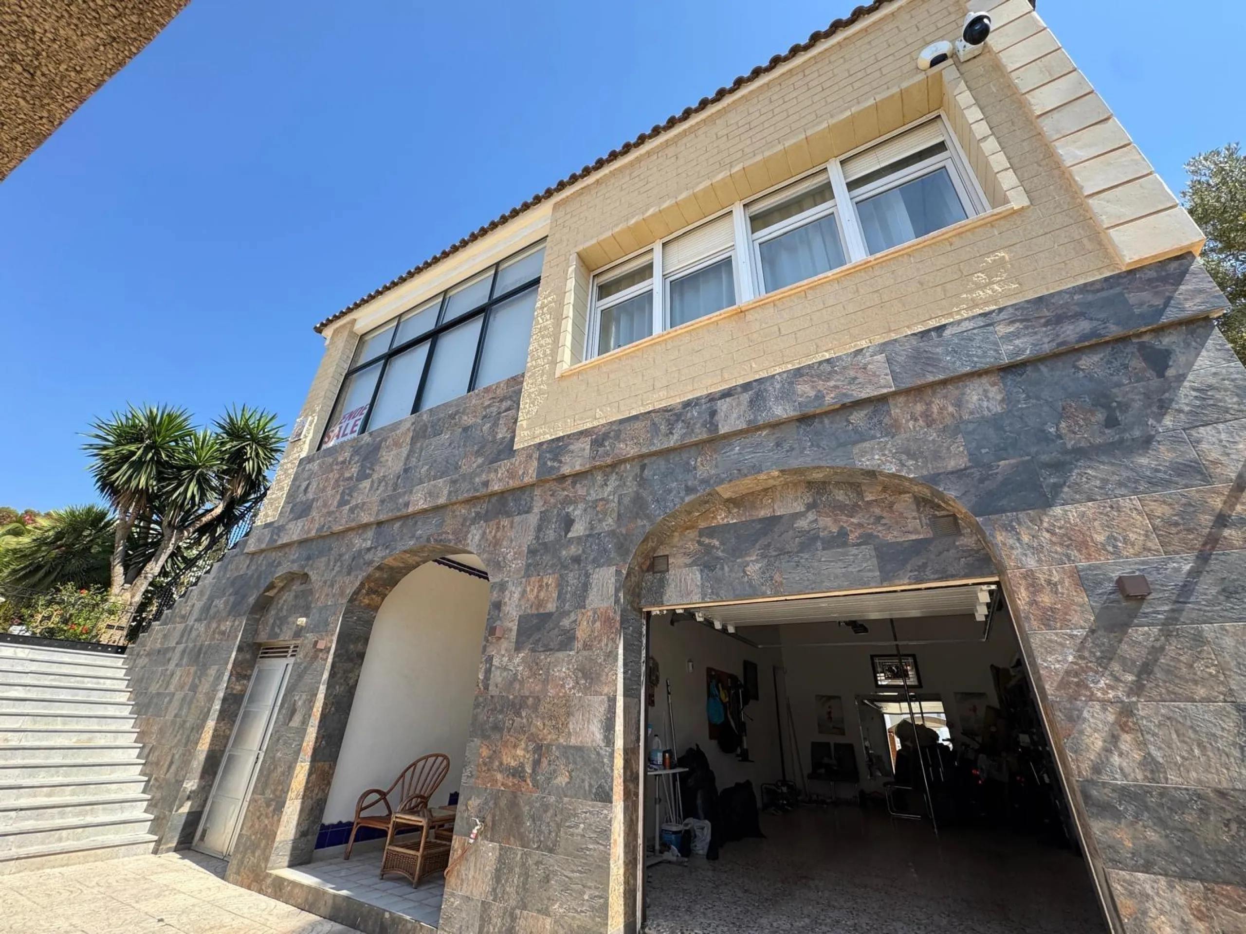 VILLA DE LIJO EN CAMPOAMOR CON 639 M2 DE CASA. PARCELA 800 M2. PISCINA PROPIA. 5 DORM. 4 BAÑOS. PLAYA A 650 METROS.