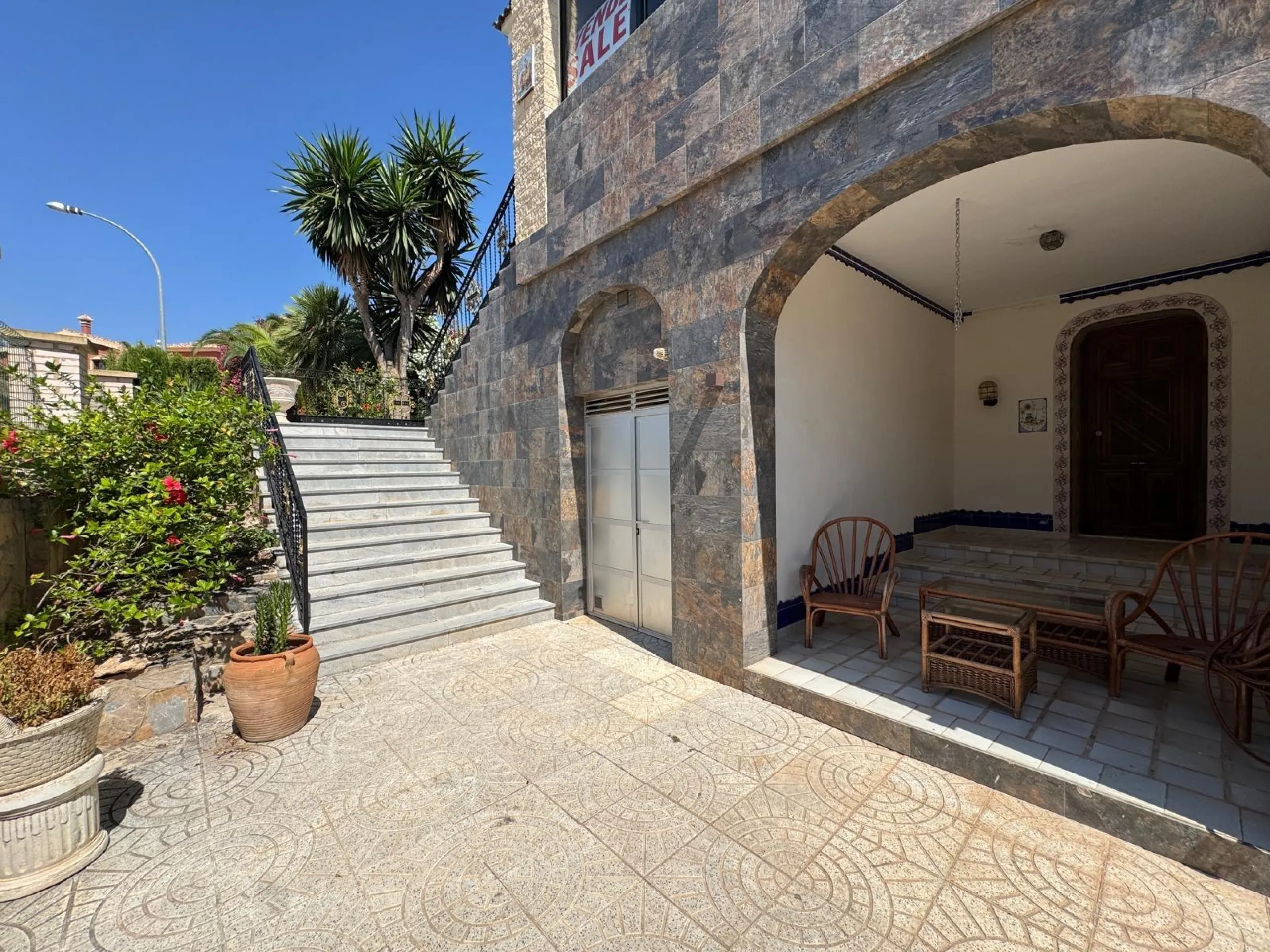 VILLA DE LIJO EN CAMPOAMOR CON 639 M2 DE CASA. PARCELA 800 M2. PISCINA PROPIA. 5 DORM. 4 BAÑOS. PLAYA A 650 METROS.