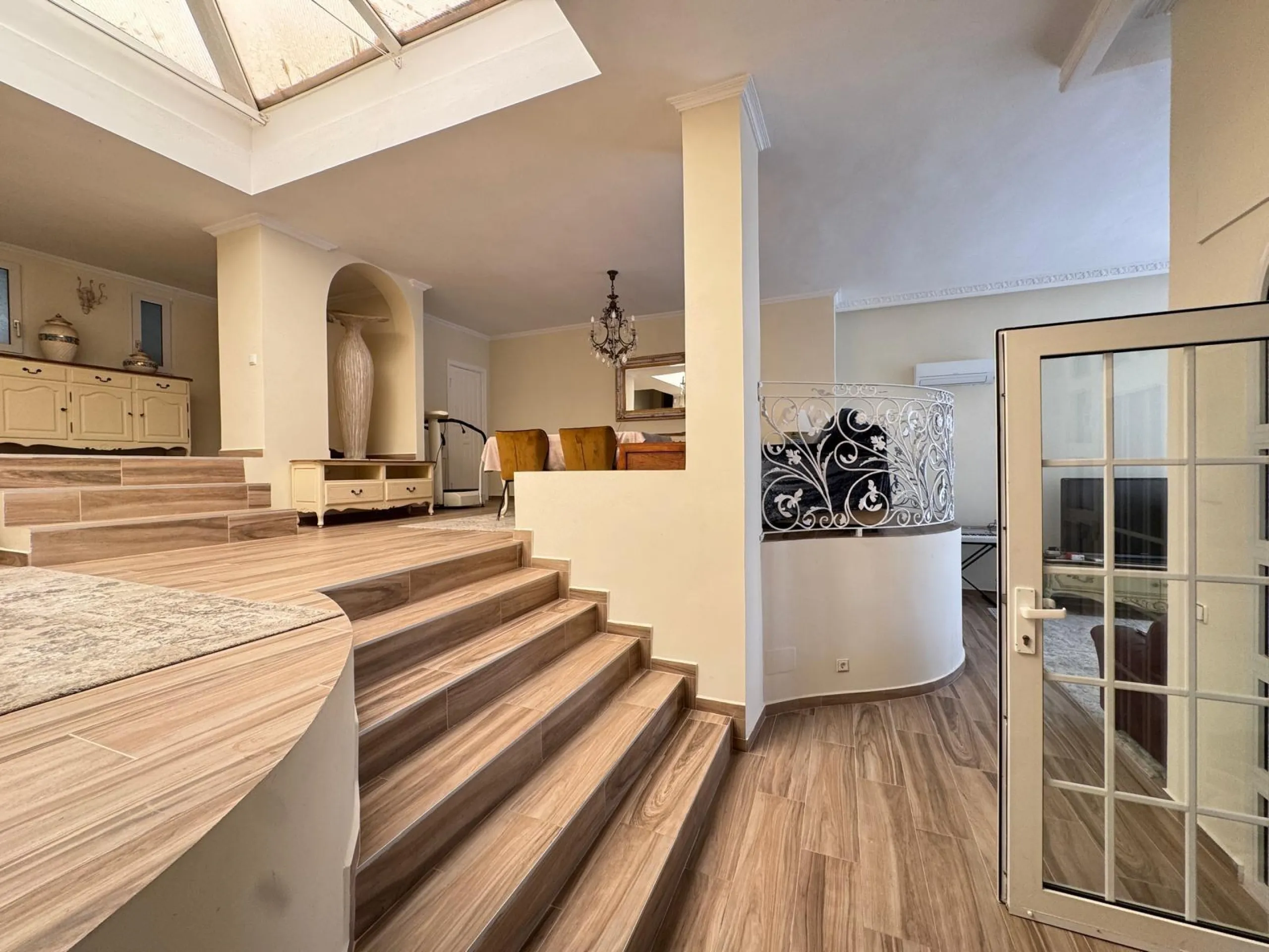VILLA DE LIJO EN CAMPOAMOR CON 639 M2 DE CASA. PARCELA 800 M2. PISCINA PROPIA. 5 DORM. 4 BAÑOS. PLAYA A 650 METROS.