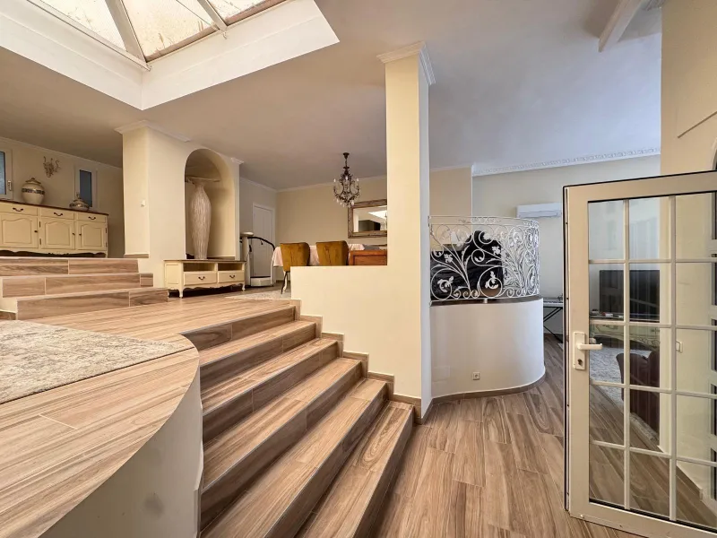 VILLA DE LIJO EN CAMPOAMOR CON 639 M2 DE CASA. PARCELA 800 M2. PISCINA PROPIA. 5 DORM. 4 BAÑOS. PLAYA A 650 METROS.