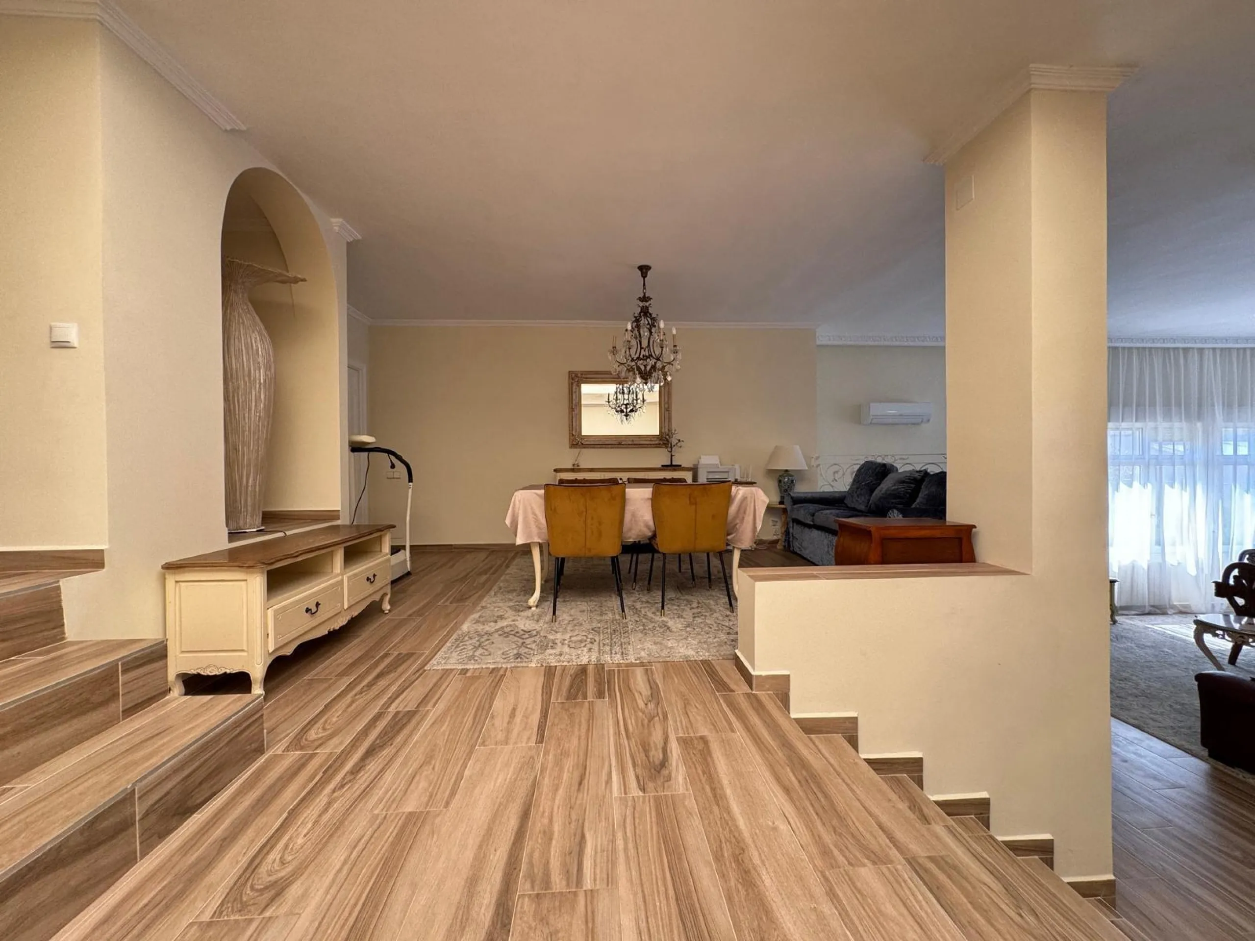 VILLA DE LIJO EN CAMPOAMOR CON 639 M2 DE CASA. PARCELA 800 M2. PISCINA PROPIA. 5 DORM. 4 BAÑOS. PLAYA A 650 METROS.
