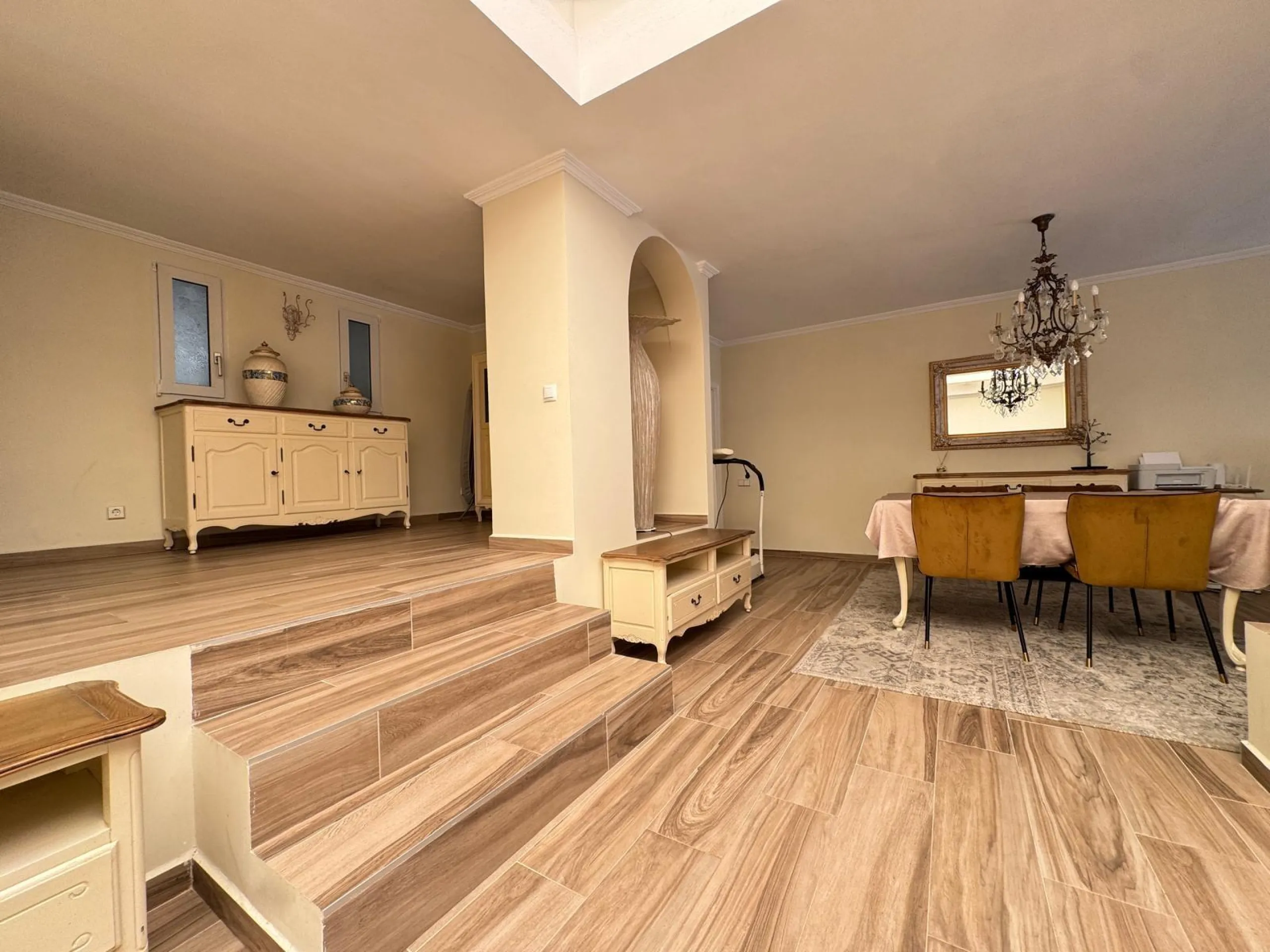VILLA DE LIJO EN CAMPOAMOR CON 639 M2 DE CASA. PARCELA 800 M2. PISCINA PROPIA. 5 DORM. 4 BAÑOS. PLAYA A 650 METROS.