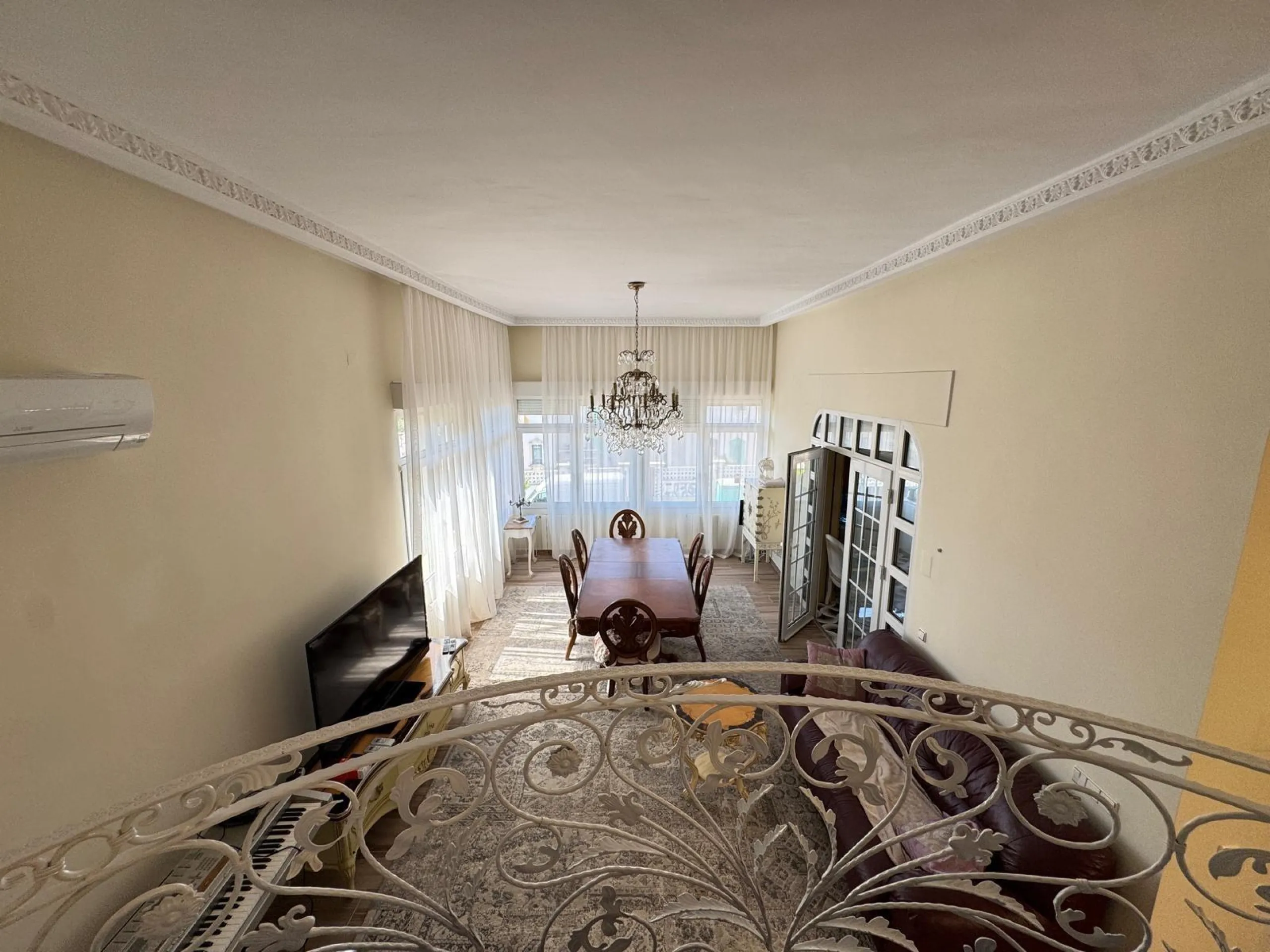 VILLA DE LIJO EN CAMPOAMOR CON 639 M2 DE CASA. PARCELA 800 M2. PISCINA PROPIA. 5 DORM. 4 BAÑOS. PLAYA A 650 METROS.