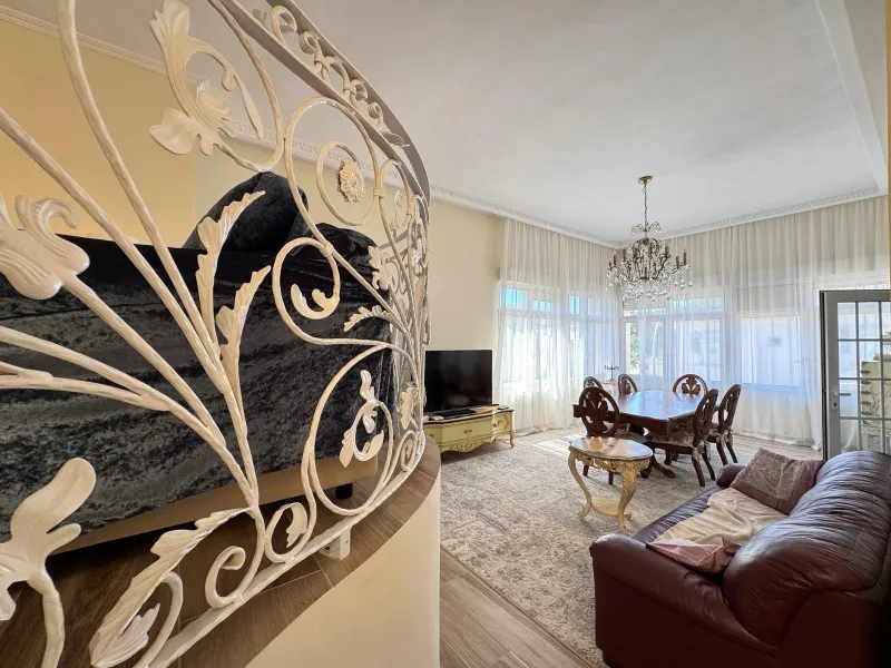 VILLA DE LIJO EN CAMPOAMOR CON 639 M2 DE CASA. PARCELA 800 M2. PISCINA PROPIA. 5 DORM. 4 BAÑOS. PLAYA A 650 METROS.