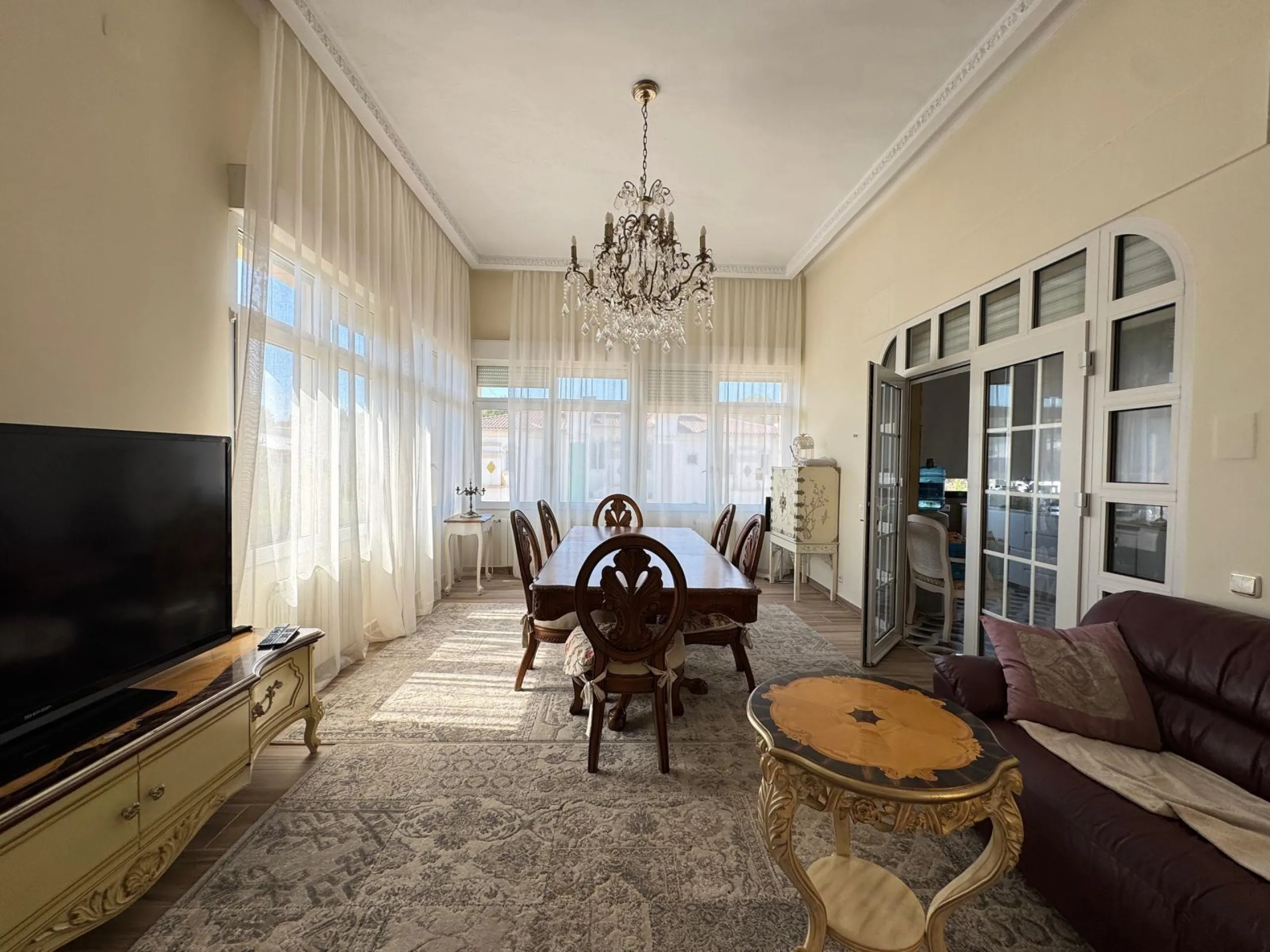 VILLA DE LIJO EN CAMPOAMOR CON 639 M2 DE CASA. PARCELA 800 M2. PISCINA PROPIA. 5 DORM. 4 BAÑOS. PLAYA A 650 METROS.