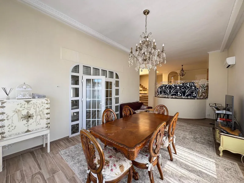 VILLA DE LIJO EN CAMPOAMOR CON 639 M2 DE CASA. PARCELA 800 M2. PISCINA PROPIA. 5 DORM. 4 BAÑOS. PLAYA A 650 METROS.