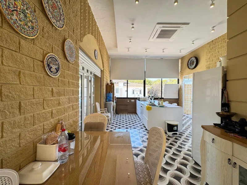 VILLA DE LIJO EN CAMPOAMOR CON 639 M2 DE CASA. PARCELA 800 M2. PISCINA PROPIA. 5 DORM. 4 BAÑOS. PLAYA A 650 METROS.