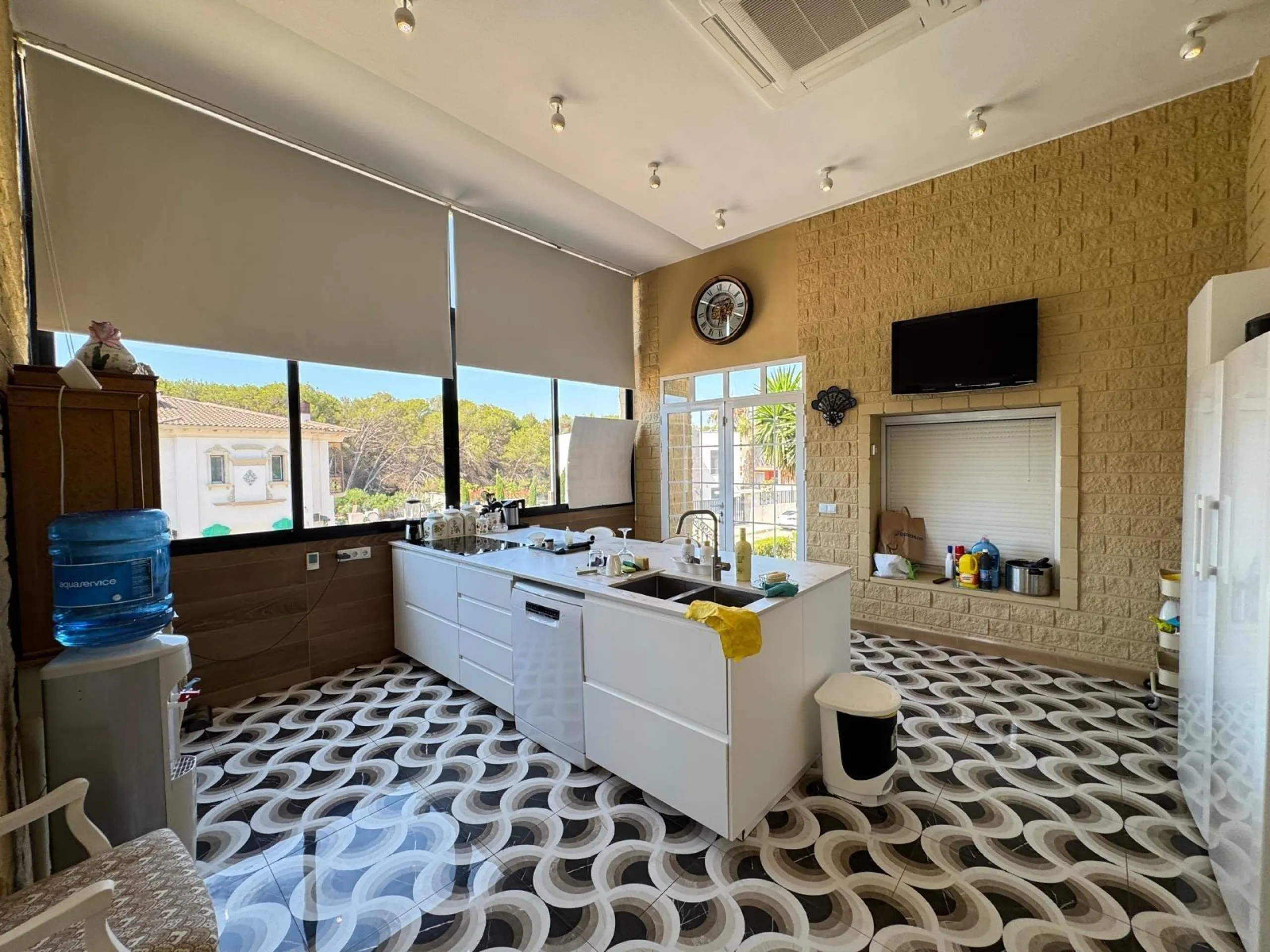 VILLA DE LIJO EN CAMPOAMOR CON 639 M2 DE CASA. PARCELA 800 M2. PISCINA PROPIA. 5 DORM. 4 BAÑOS. PLAYA A 650 METROS.