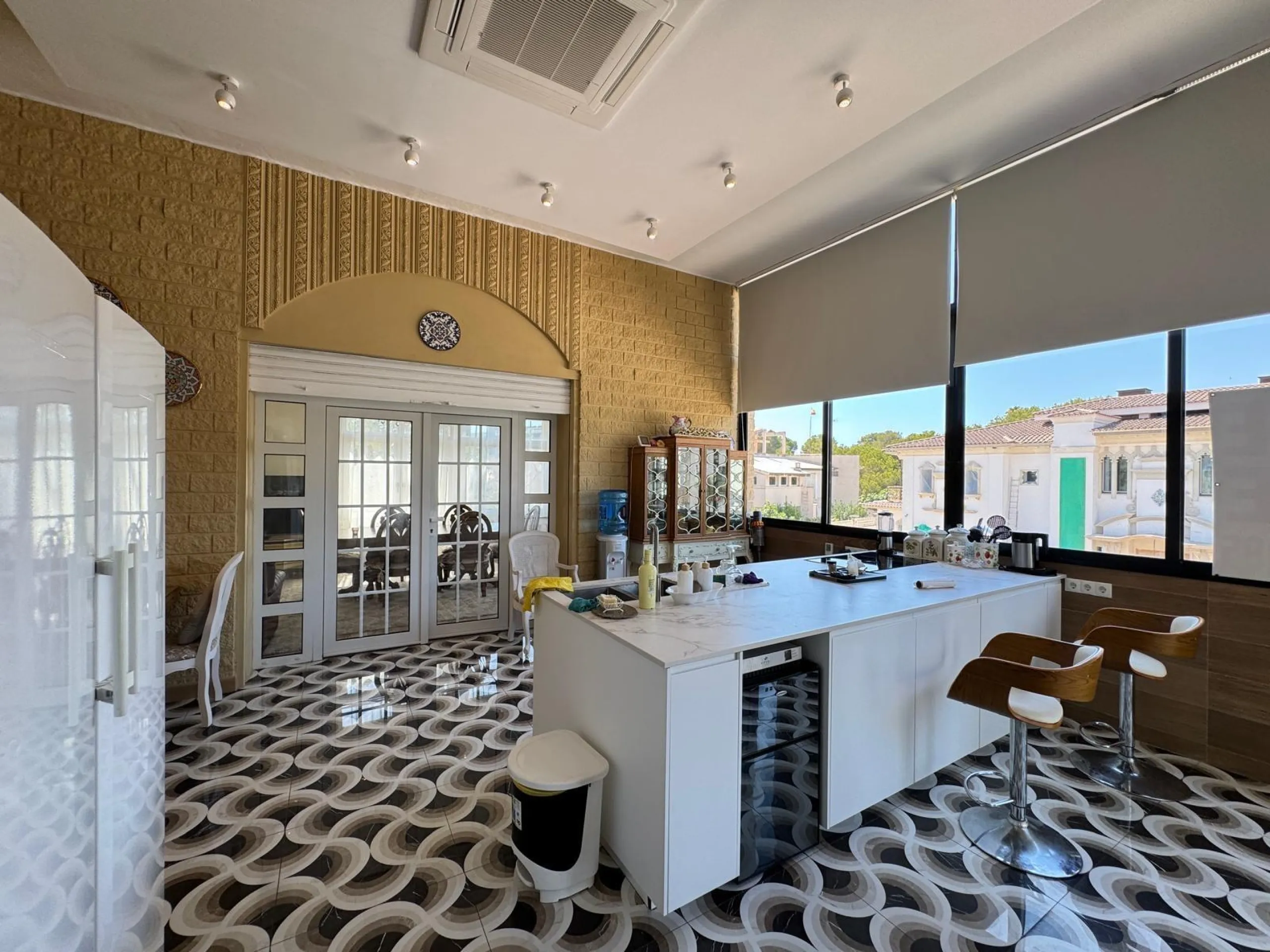 VILLA DE LIJO EN CAMPOAMOR CON 639 M2 DE CASA. PARCELA 800 M2. PISCINA PROPIA. 5 DORM. 4 BAÑOS. PLAYA A 650 METROS.