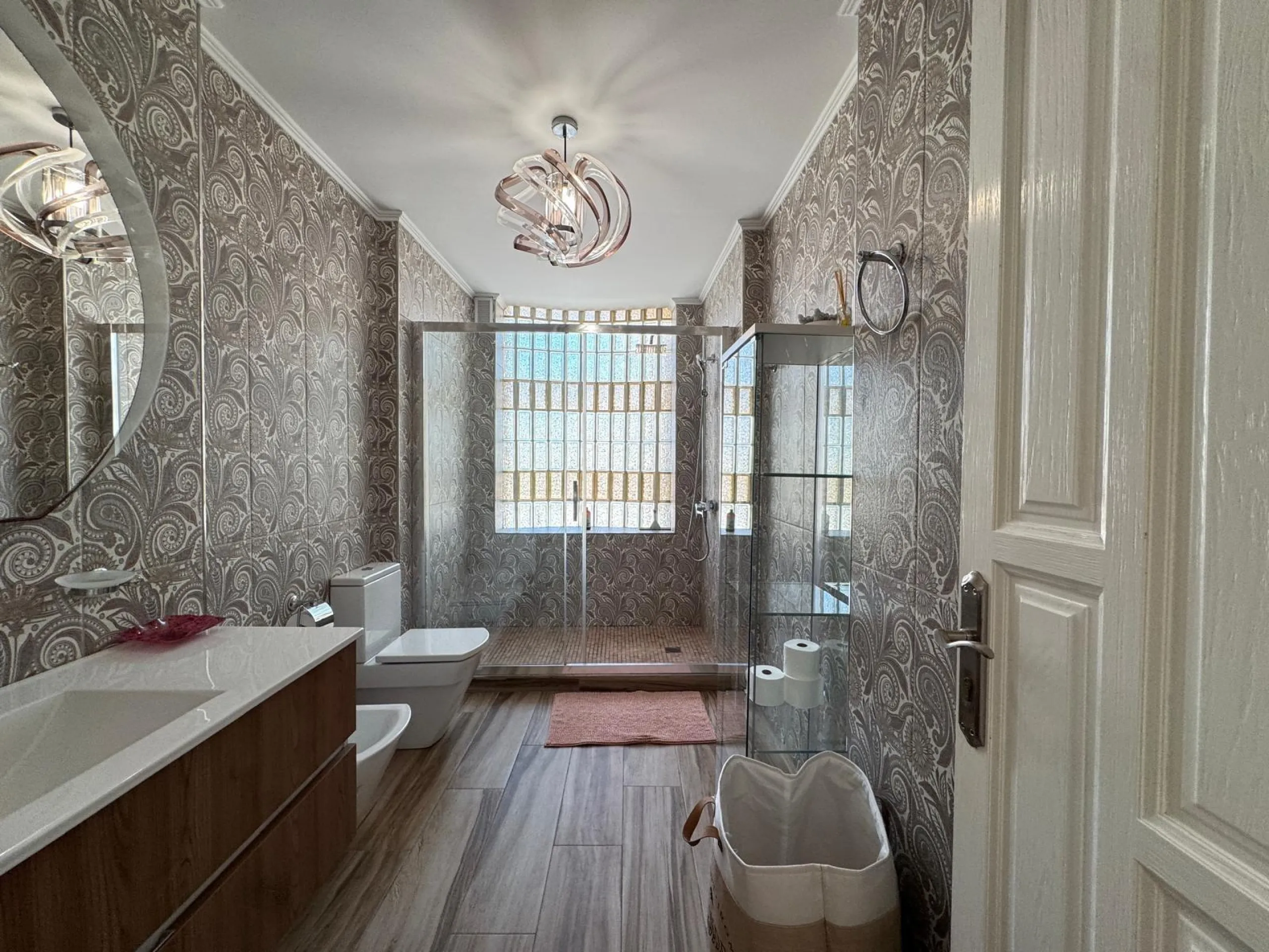 VILLA DE LIJO EN CAMPOAMOR CON 639 M2 DE CASA. PARCELA 800 M2. PISCINA PROPIA. 5 DORM. 4 BAÑOS. PLAYA A 650 METROS.