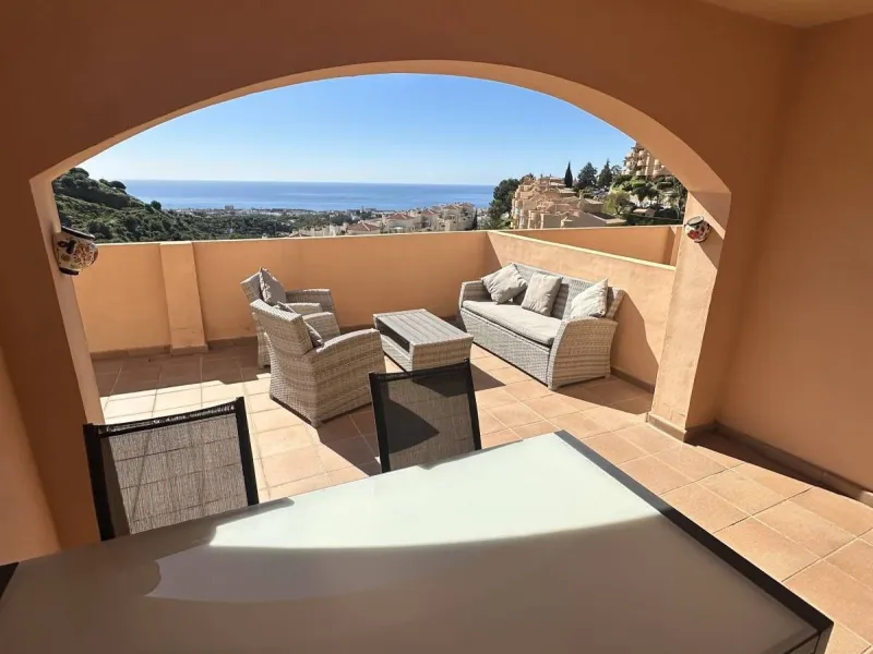 Atemberaubende 2-Zimmer-Wohnung mit Meerblick, privatem Tiefgaragenstellplatz und Abstellraum – Bellavista Hills 2, Calahonda – 349.000 €