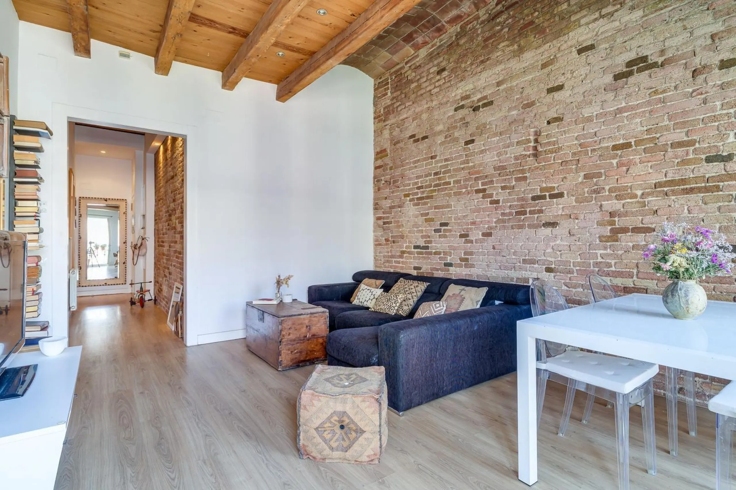 Charming Penthouse with Terrace in Eixample – Barcelona