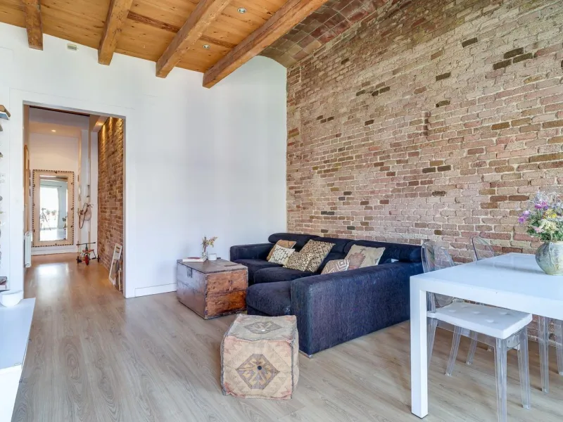 Charming Penthouse with Terrace in Eixample – Barcelona
