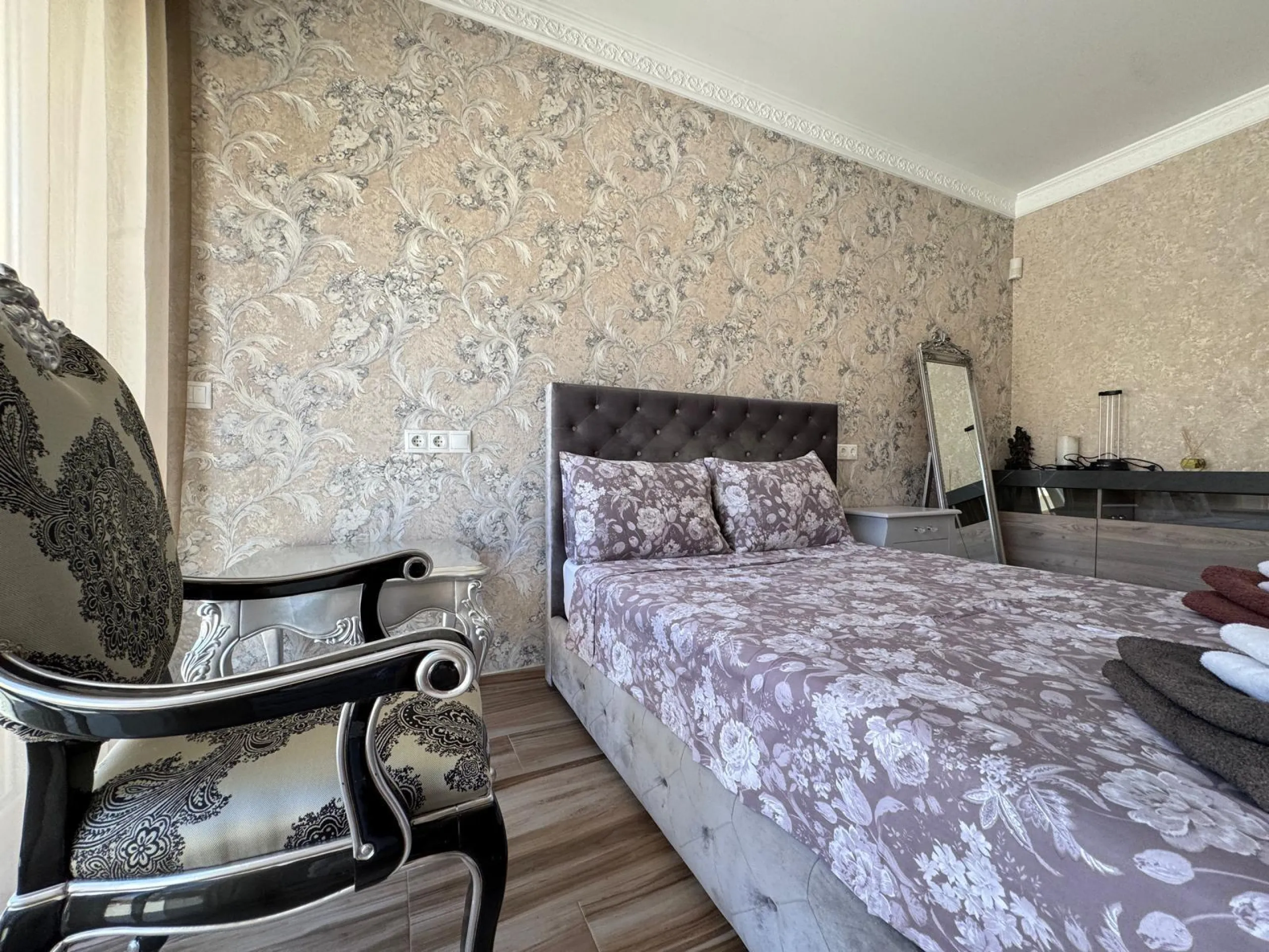 VILLA DE LIJO EN CAMPOAMOR CON 639 M2 DE CASA. PARCELA 800 M2. PISCINA PROPIA. 5 DORM. 4 BAÑOS. PLAYA A 650 METROS.