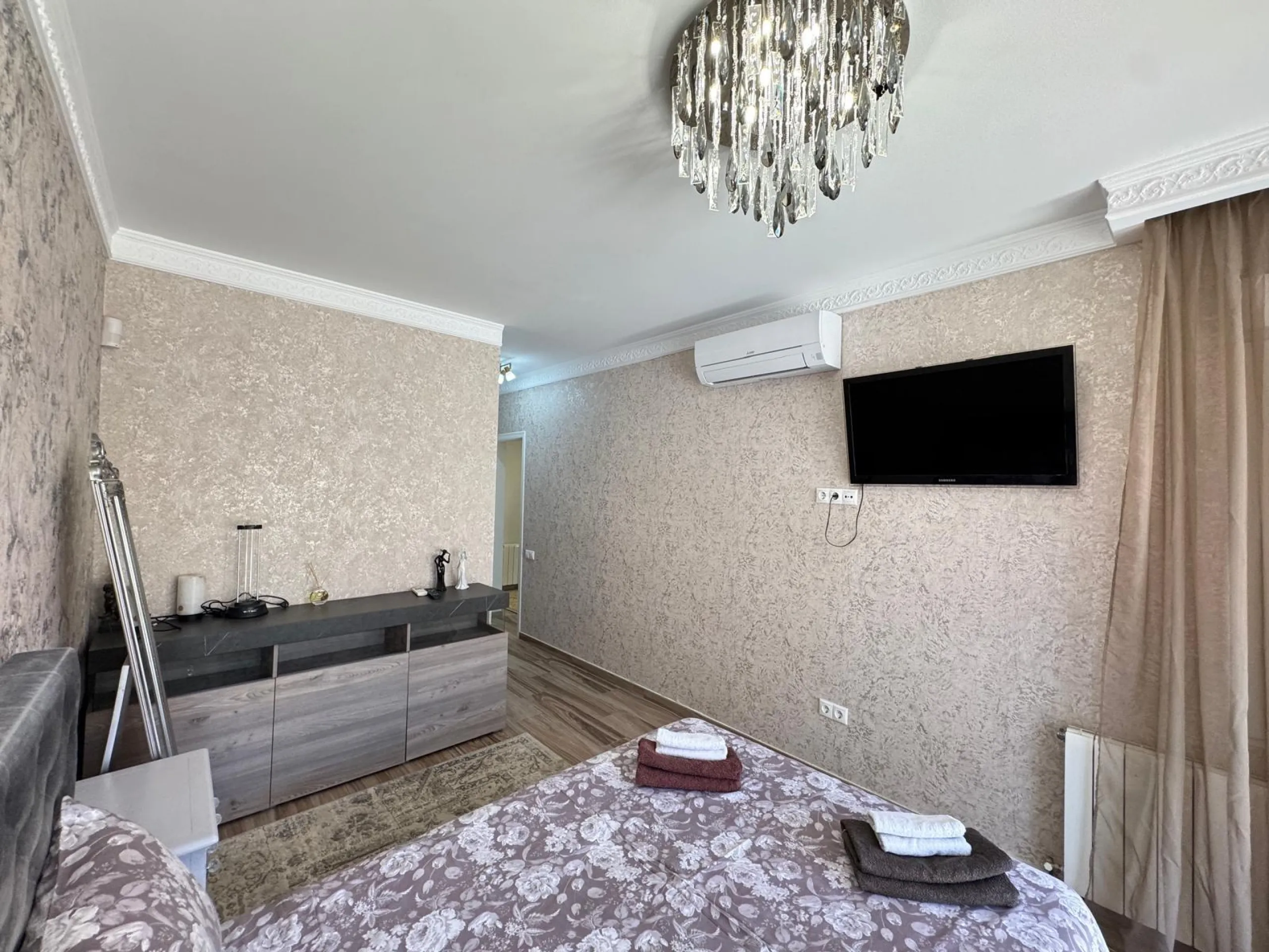 VILLA DE LIJO EN CAMPOAMOR CON 639 M2 DE CASA. PARCELA 800 M2. PISCINA PROPIA. 5 DORM. 4 BAÑOS. PLAYA A 650 METROS.