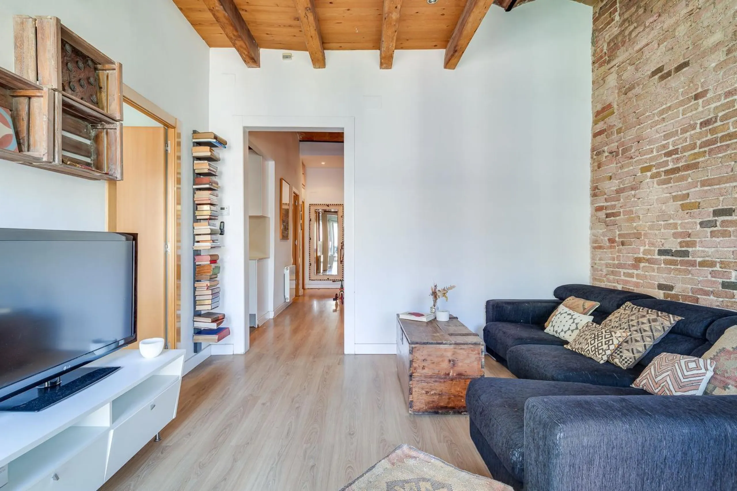 Charming Penthouse with Terrace in Eixample – Barcelona