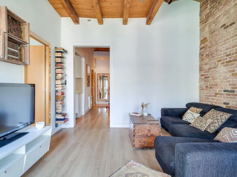Charming Penthouse with Terrace in Eixample – Barcelona