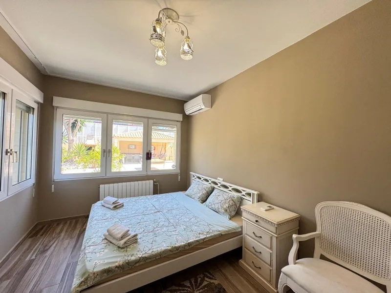 VILLA DE LIJO EN CAMPOAMOR CON 639 M2 DE CASA. PARCELA 800 M2. PISCINA PROPIA. 5 DORM. 4 BAÑOS. PLAYA A 650 METROS.