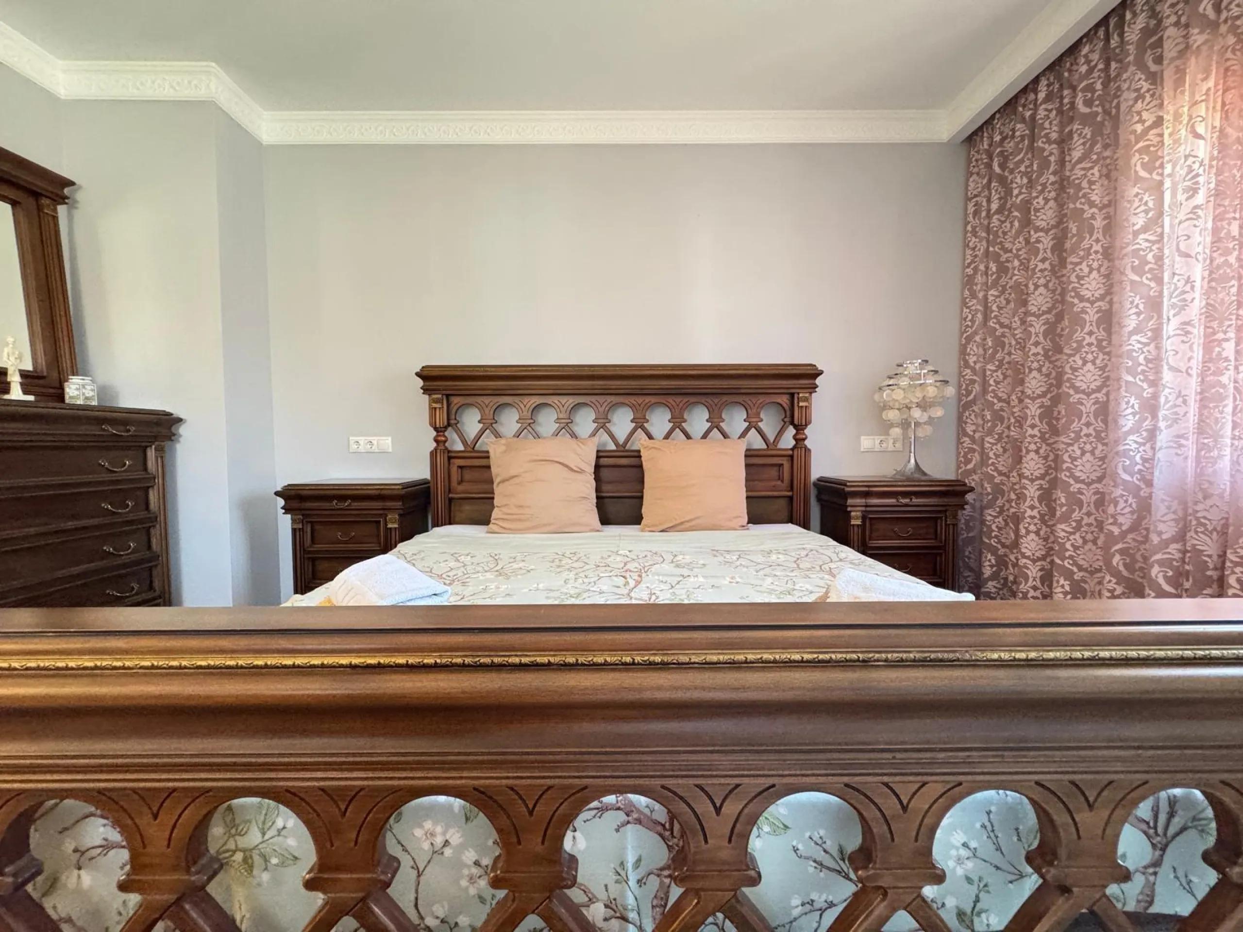 VILLA DE LIJO EN CAMPOAMOR CON 639 M2 DE CASA. PARCELA 800 M2. PISCINA PROPIA. 5 DORM. 4 BAÑOS. PLAYA A 650 METROS.