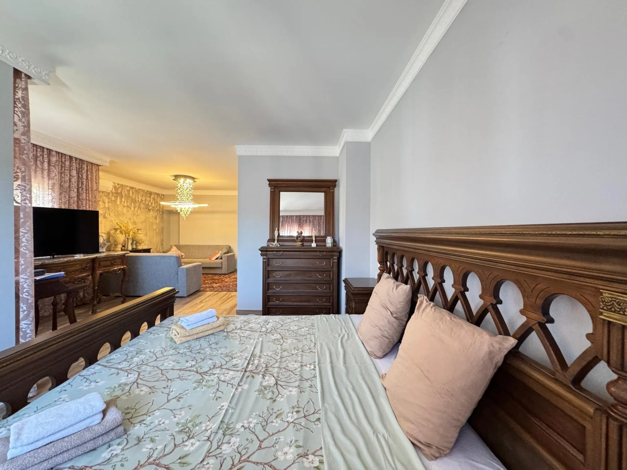 VILLA DE LIJO EN CAMPOAMOR CON 639 M2 DE CASA. PARCELA 800 M2. PISCINA PROPIA. 5 DORM. 4 BAÑOS. PLAYA A 650 METROS.