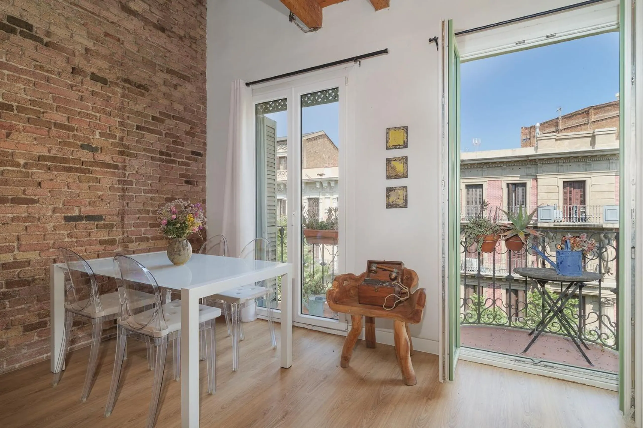 Charming Penthouse with Terrace in Eixample – Barcelona
