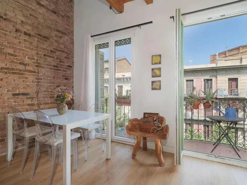Charming Penthouse with Terrace in Eixample – Barcelona