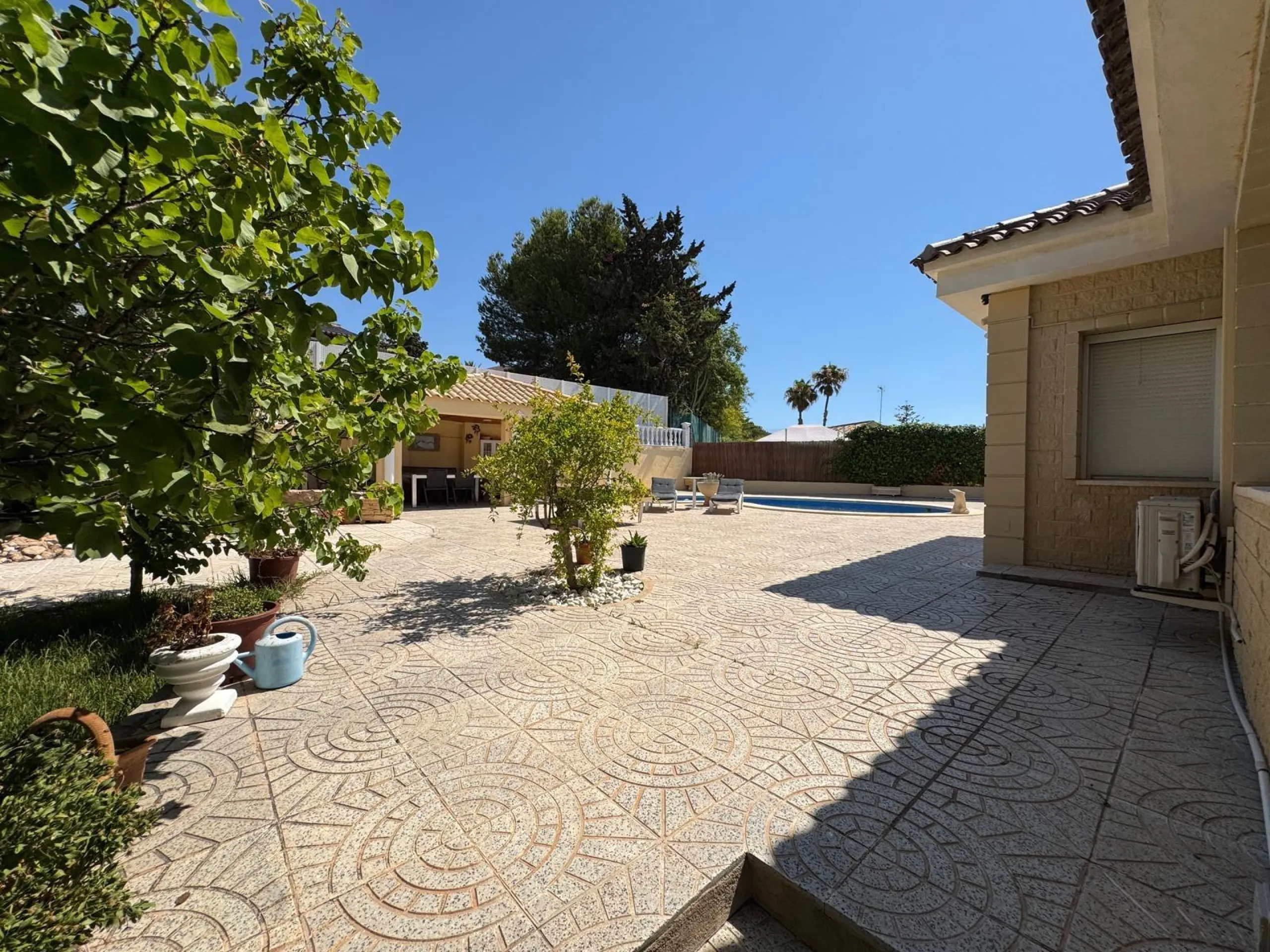 VILLA DE LIJO EN CAMPOAMOR CON 639 M2 DE CASA. PARCELA 800 M2. PISCINA PROPIA. 5 DORM. 4 BAÑOS. PLAYA A 650 METROS.